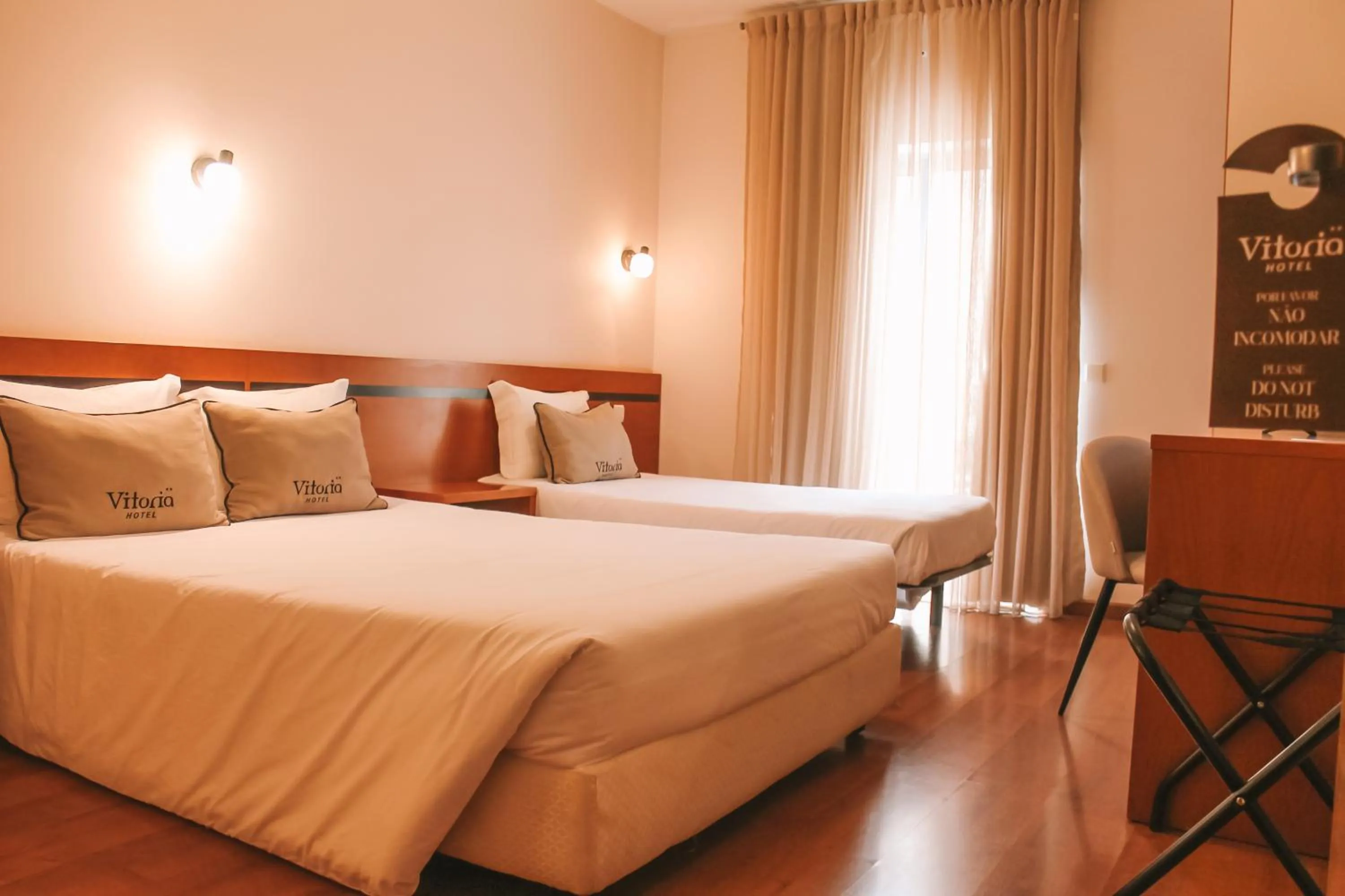 Bedroom, Bed in Vitoria Hotel