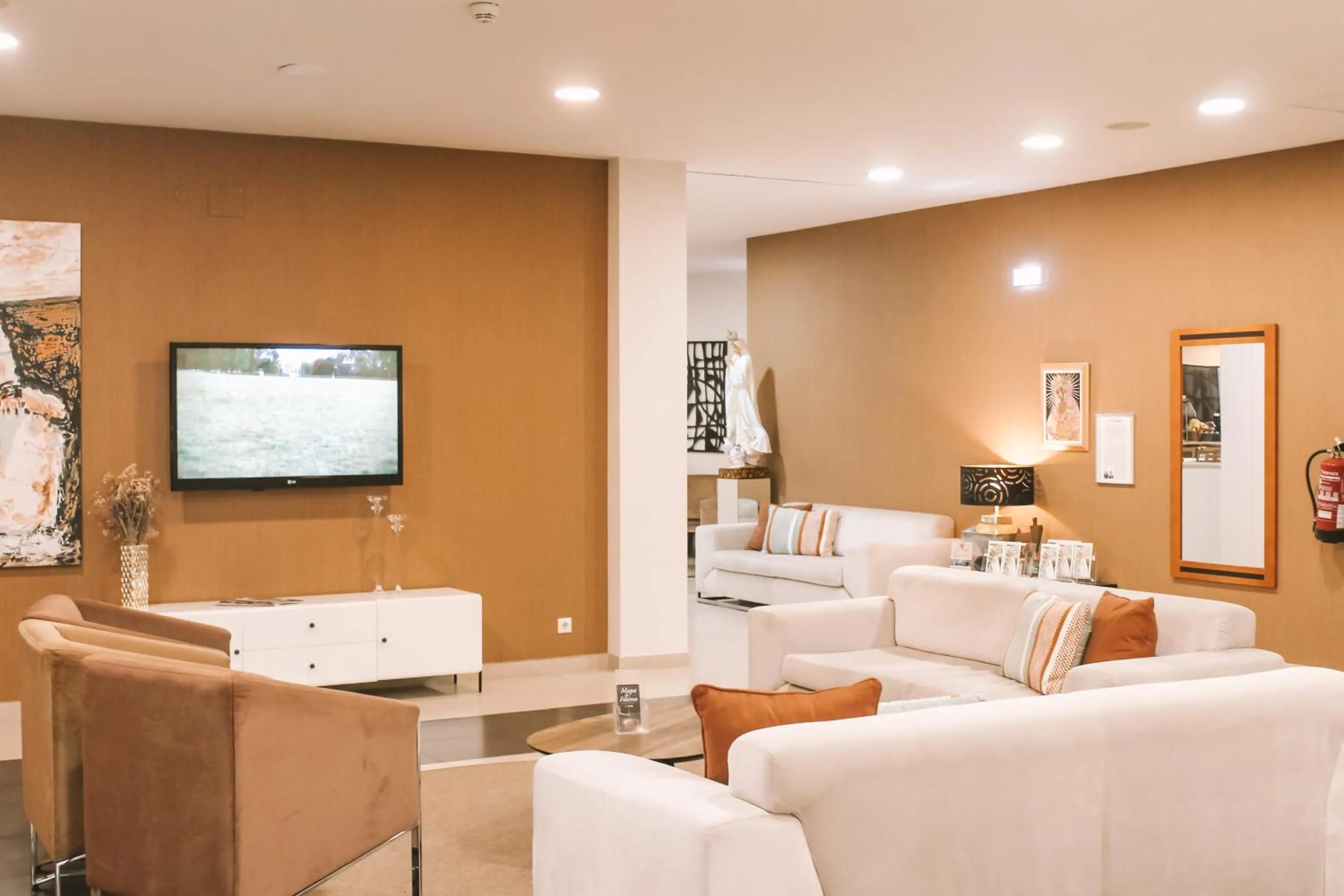 Lobby or reception in Vitoria Hotel