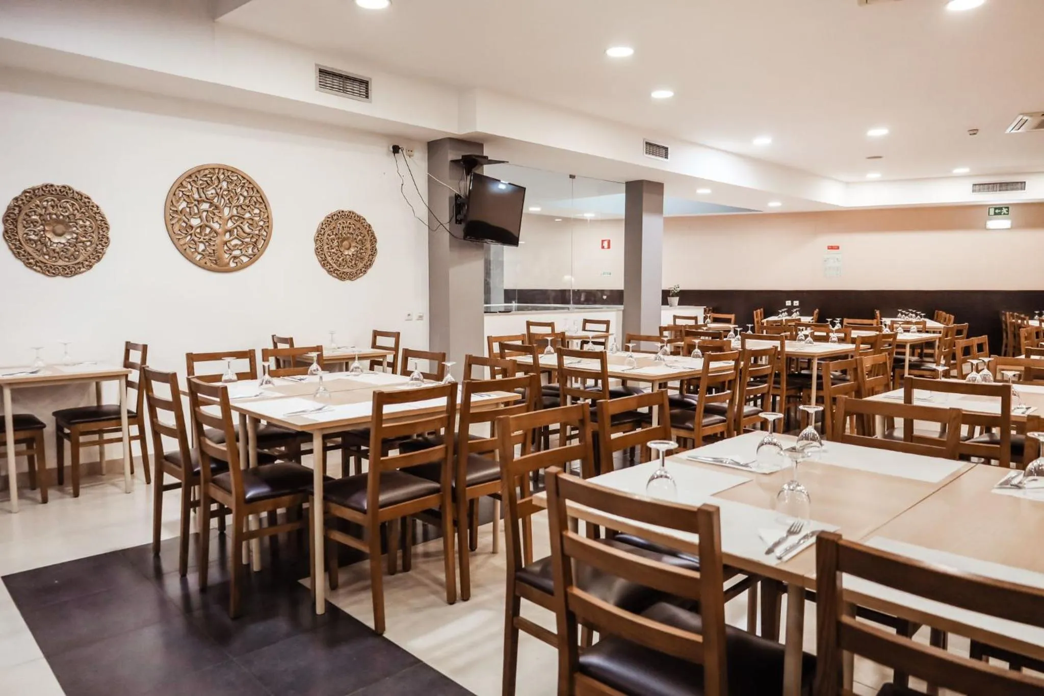 Restaurant/places to eat in Vitoria Hotel