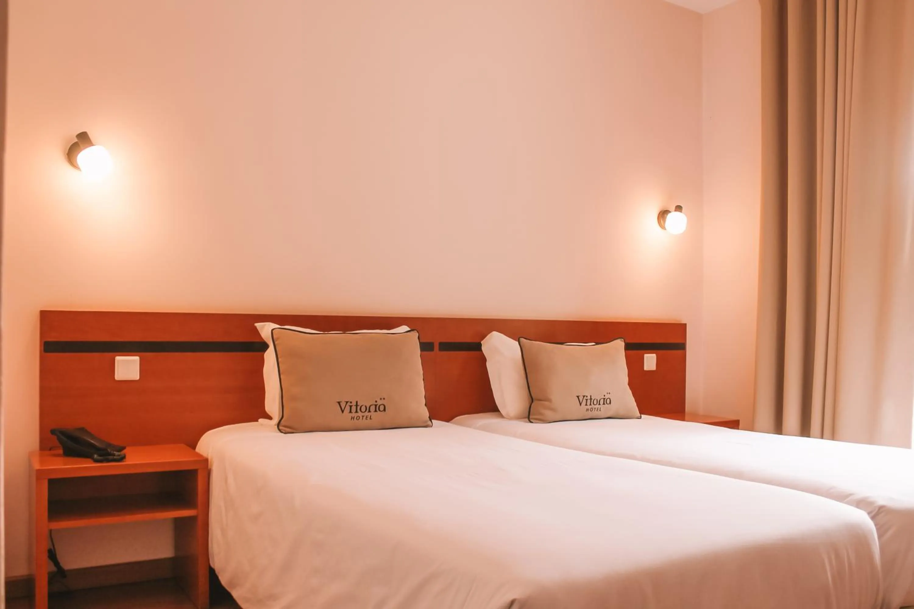 Bedroom, Bed in Vitoria Hotel