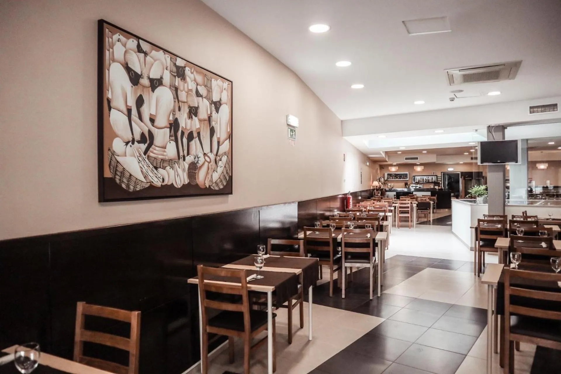 Restaurant/places to eat in Vitoria Hotel