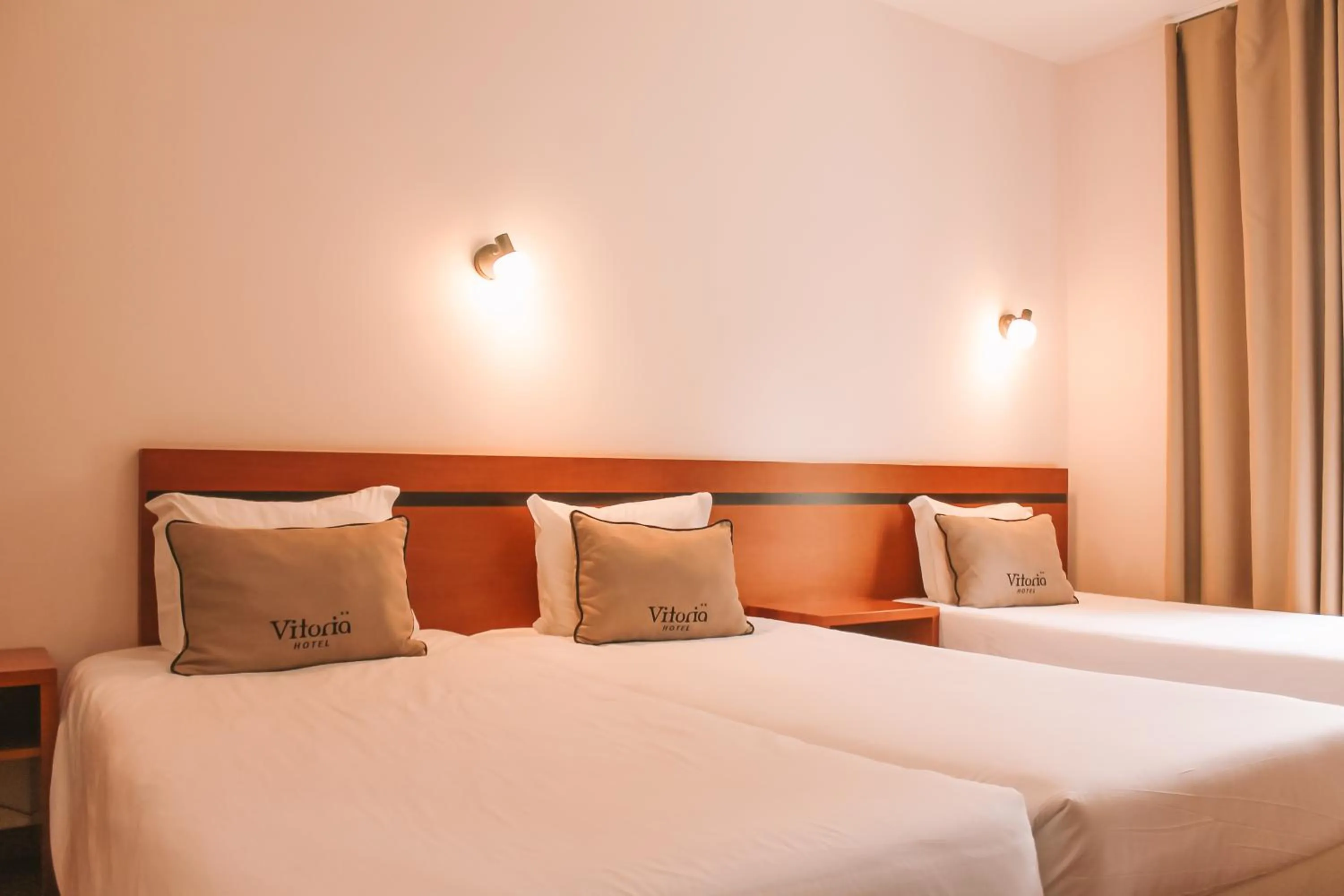 Bedroom, Bed in Vitoria Hotel