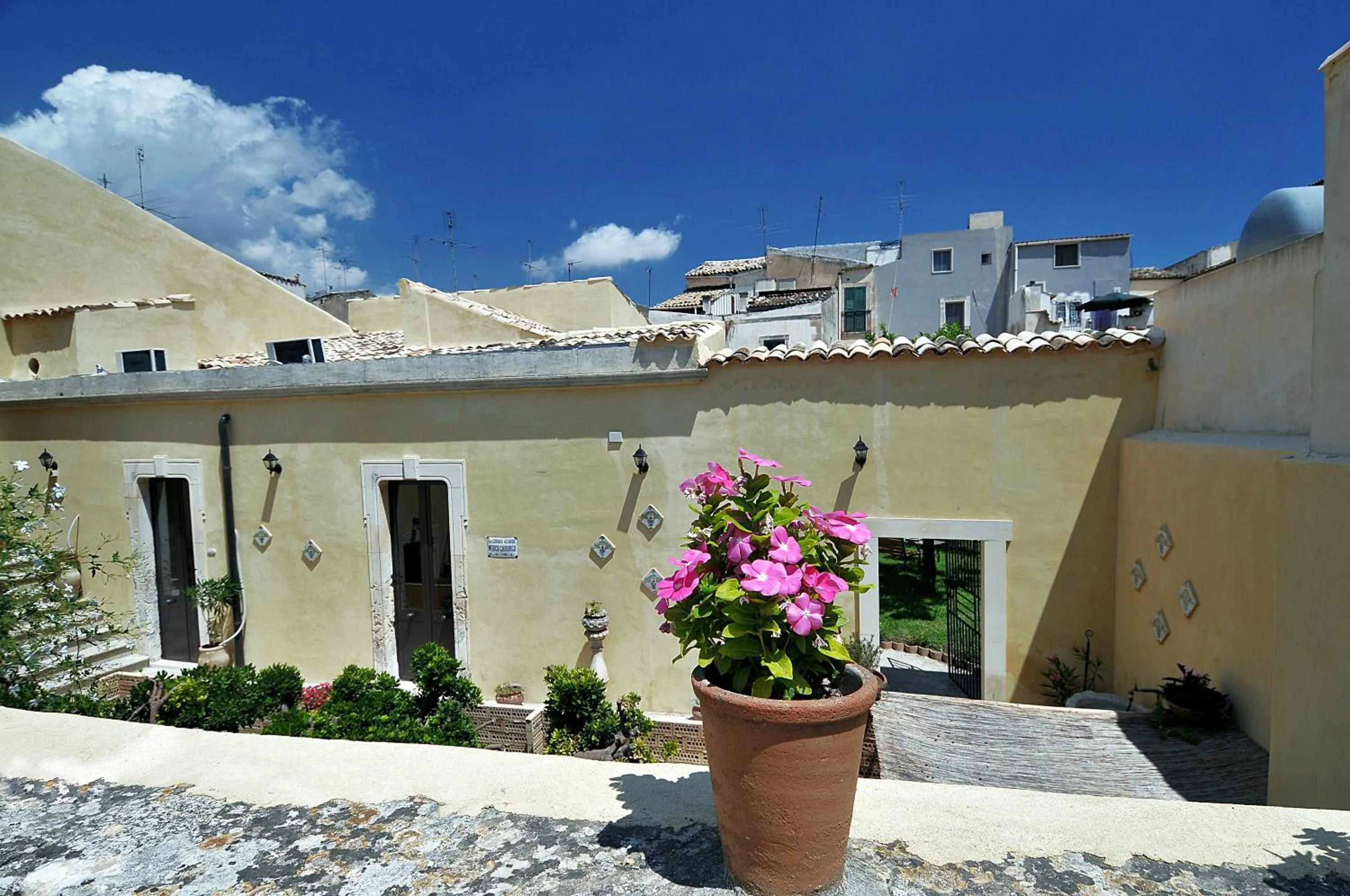 Facade/entrance in Il Giardino Del Barocco