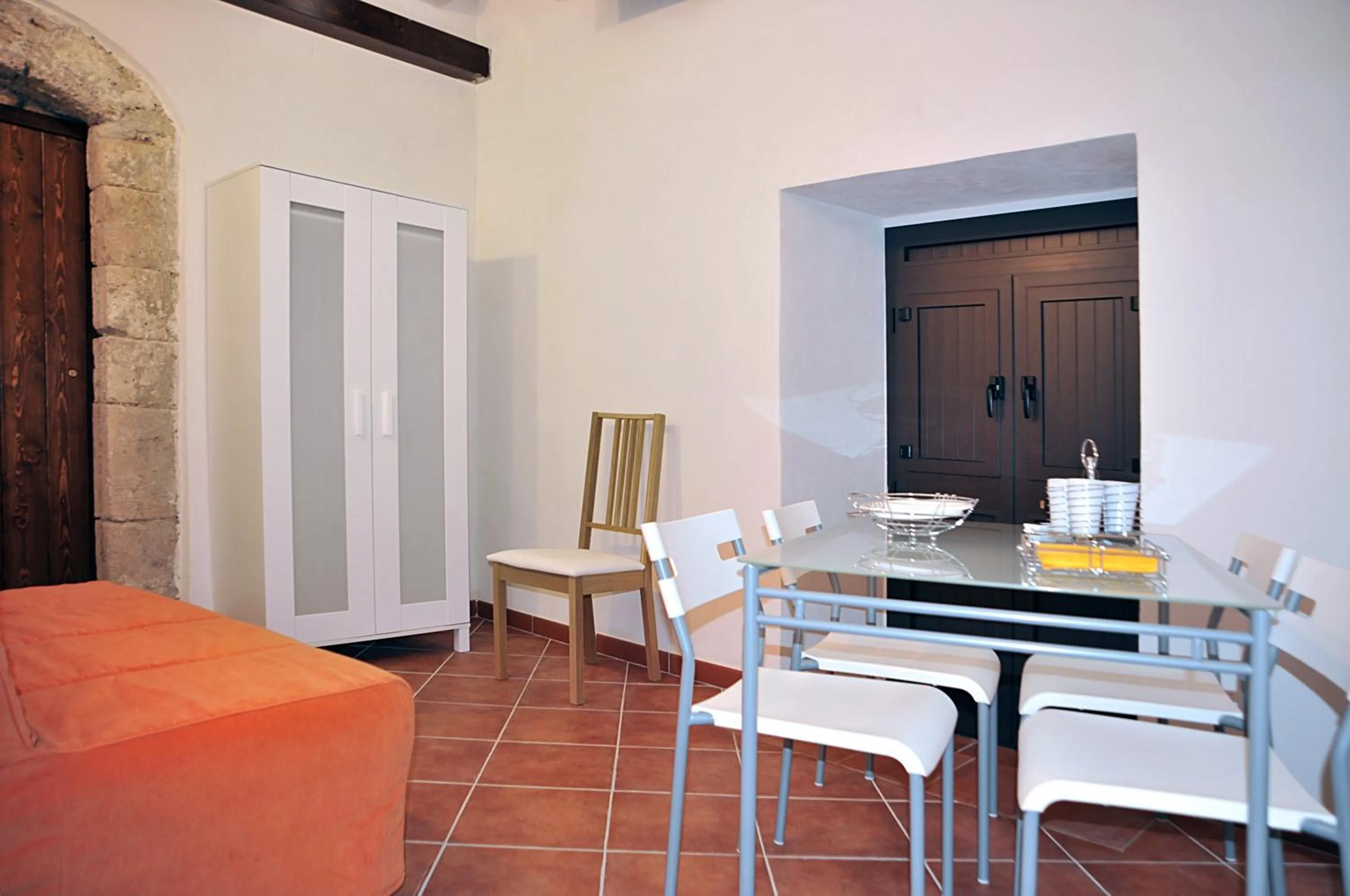 Seating area, Bed in Il Giardino Del Barocco