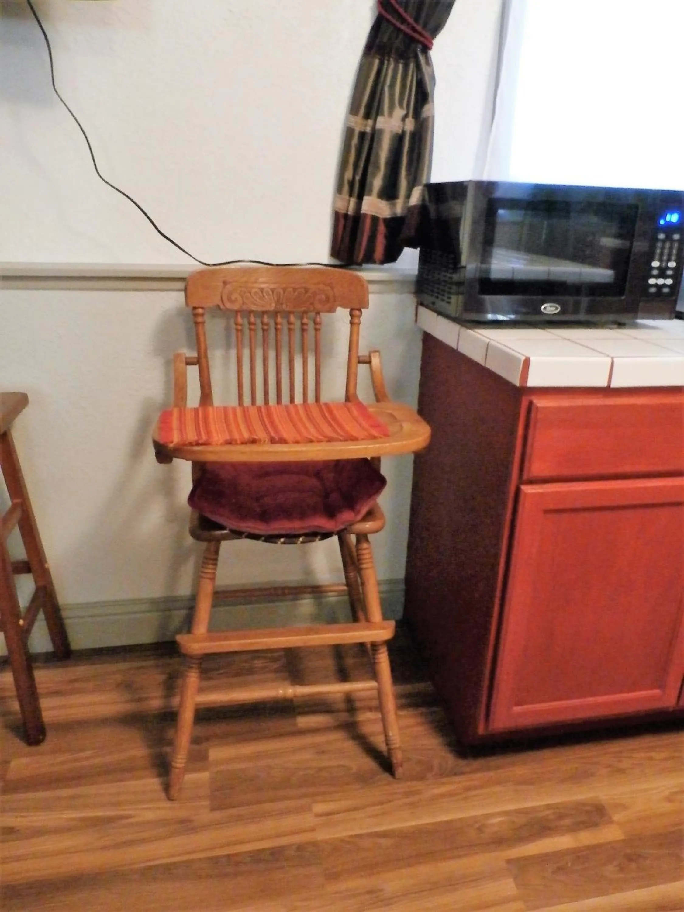 NEW CHARMING 2 BEDROOMS UNIT CLOSE TO EVERYTHING