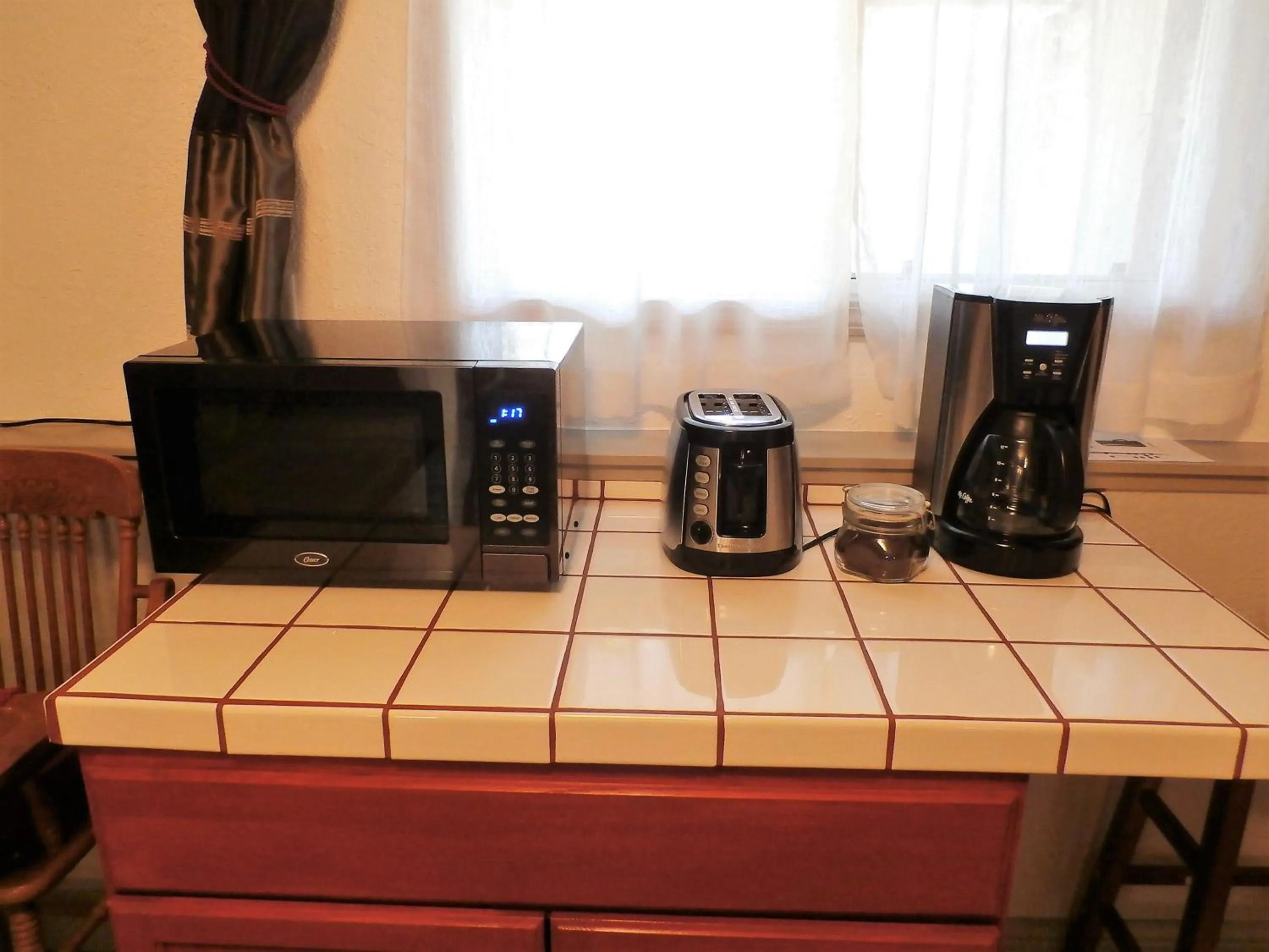 NEW CHARMING 2 BEDROOMS UNIT CLOSE TO EVERYTHING