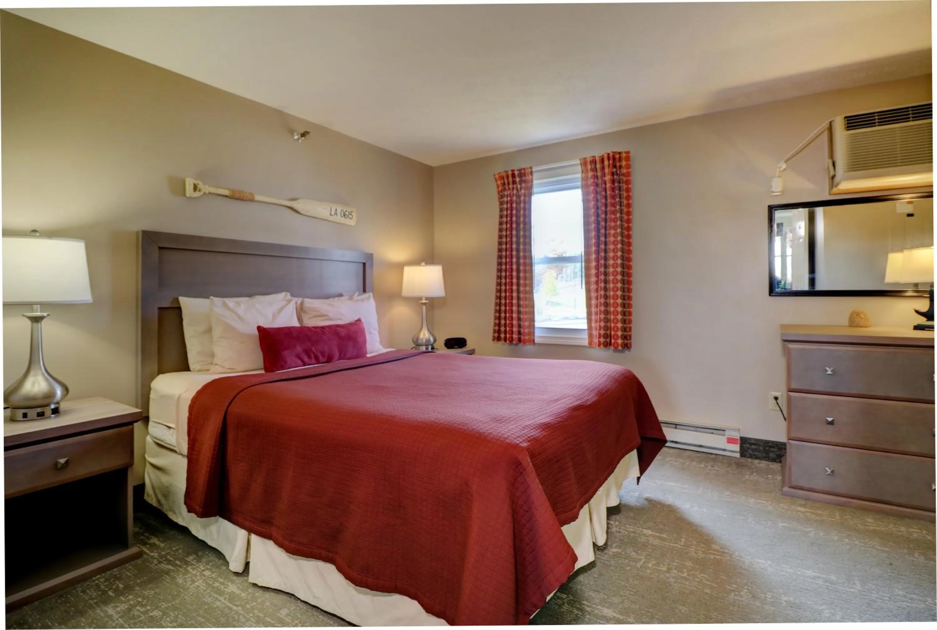 Bedroom, Bed in Misty Harbor Resort