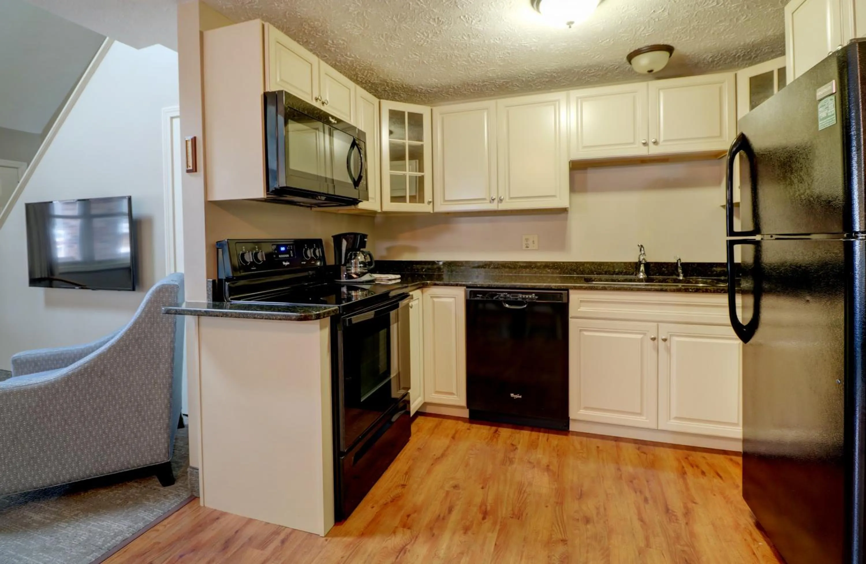Kitchen or kitchenette in Misty Harbor Resort