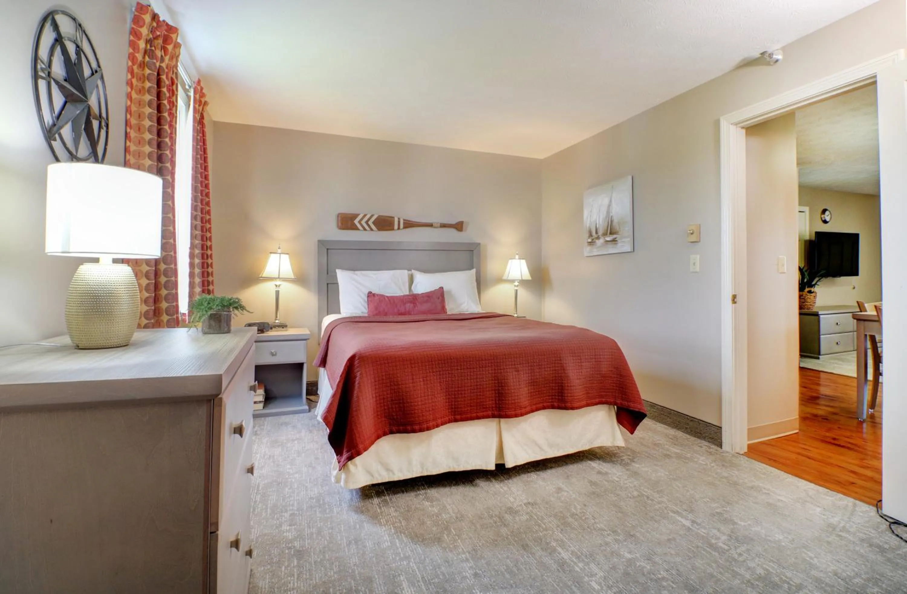 Bedroom, Bed in Misty Harbor Resort