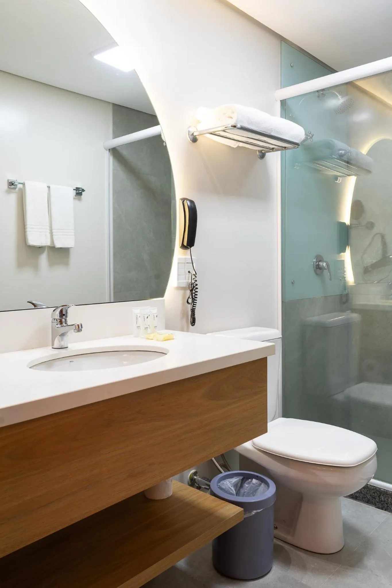 Shower in Blue Tree Towers Millenium Porto Alegre