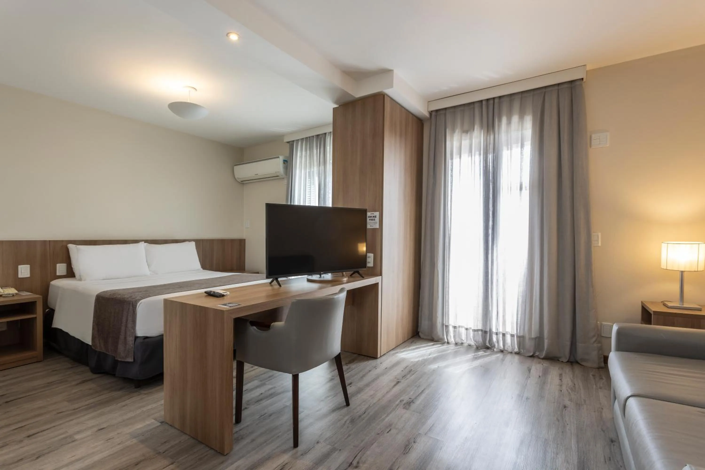 Communal lounge/ TV room, Bed in Blue Tree Towers Millenium Porto Alegre