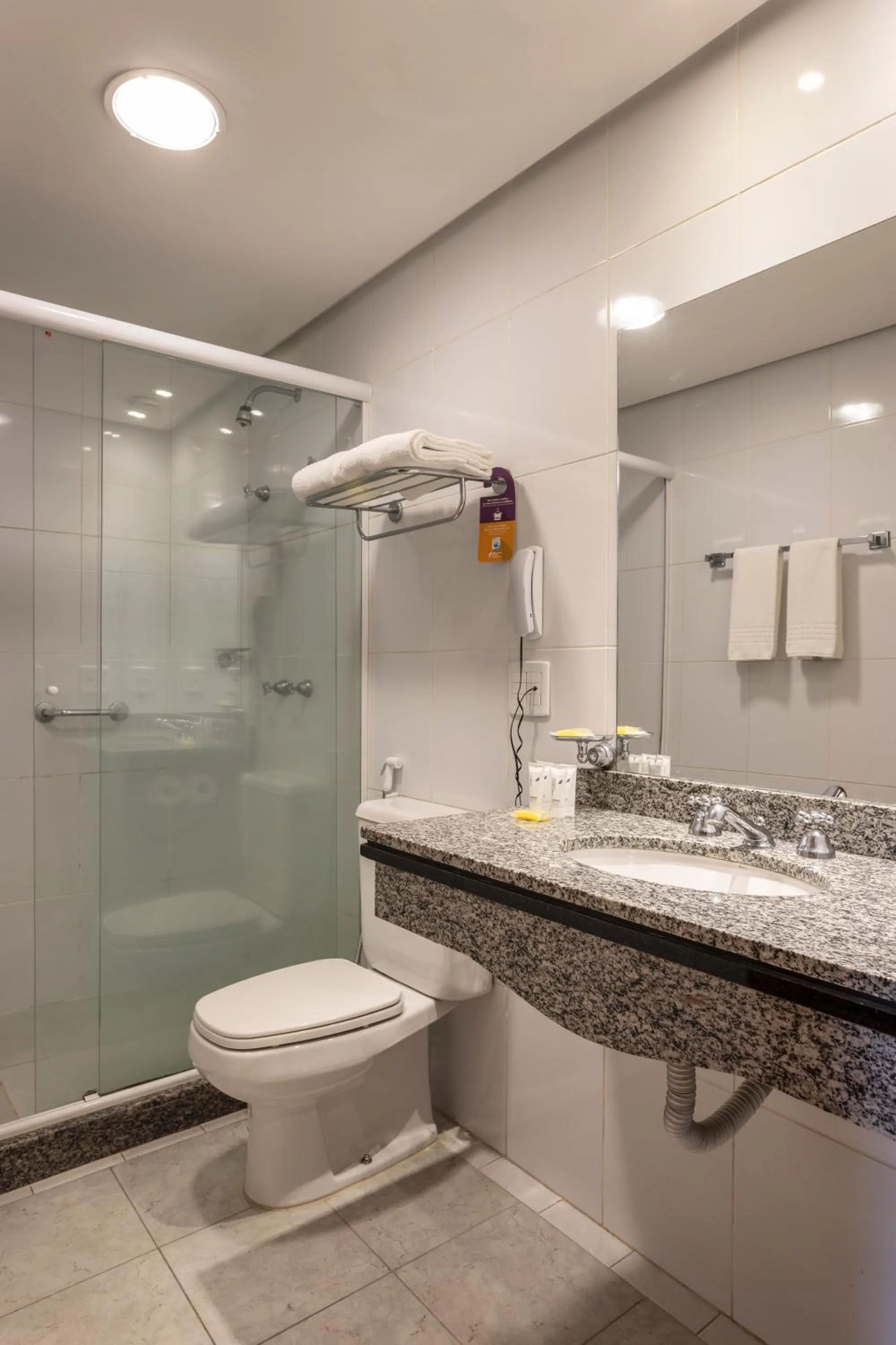 Shower in Blue Tree Towers Millenium Porto Alegre