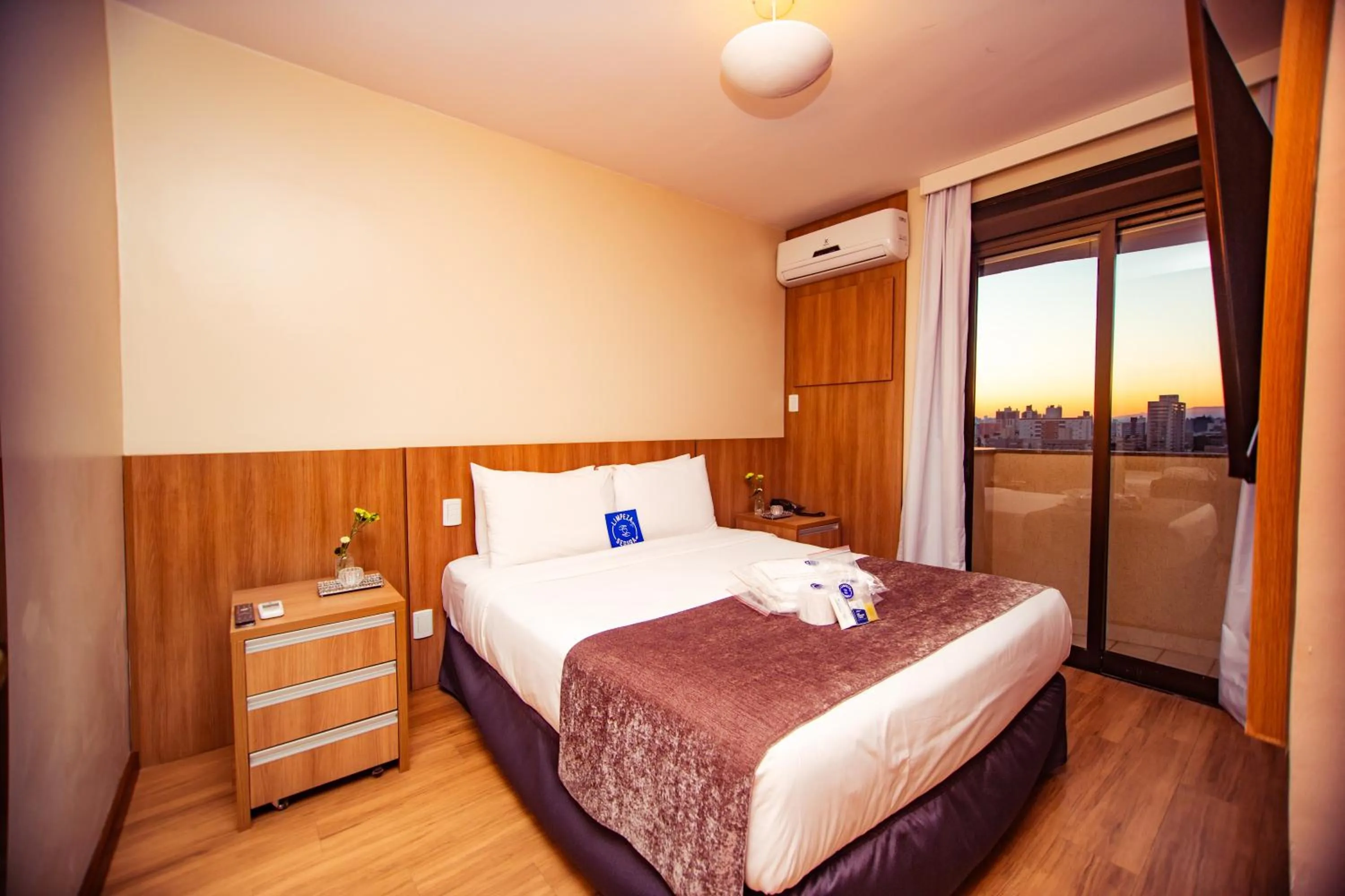 Bed in Blue Tree Towers Millenium Porto Alegre