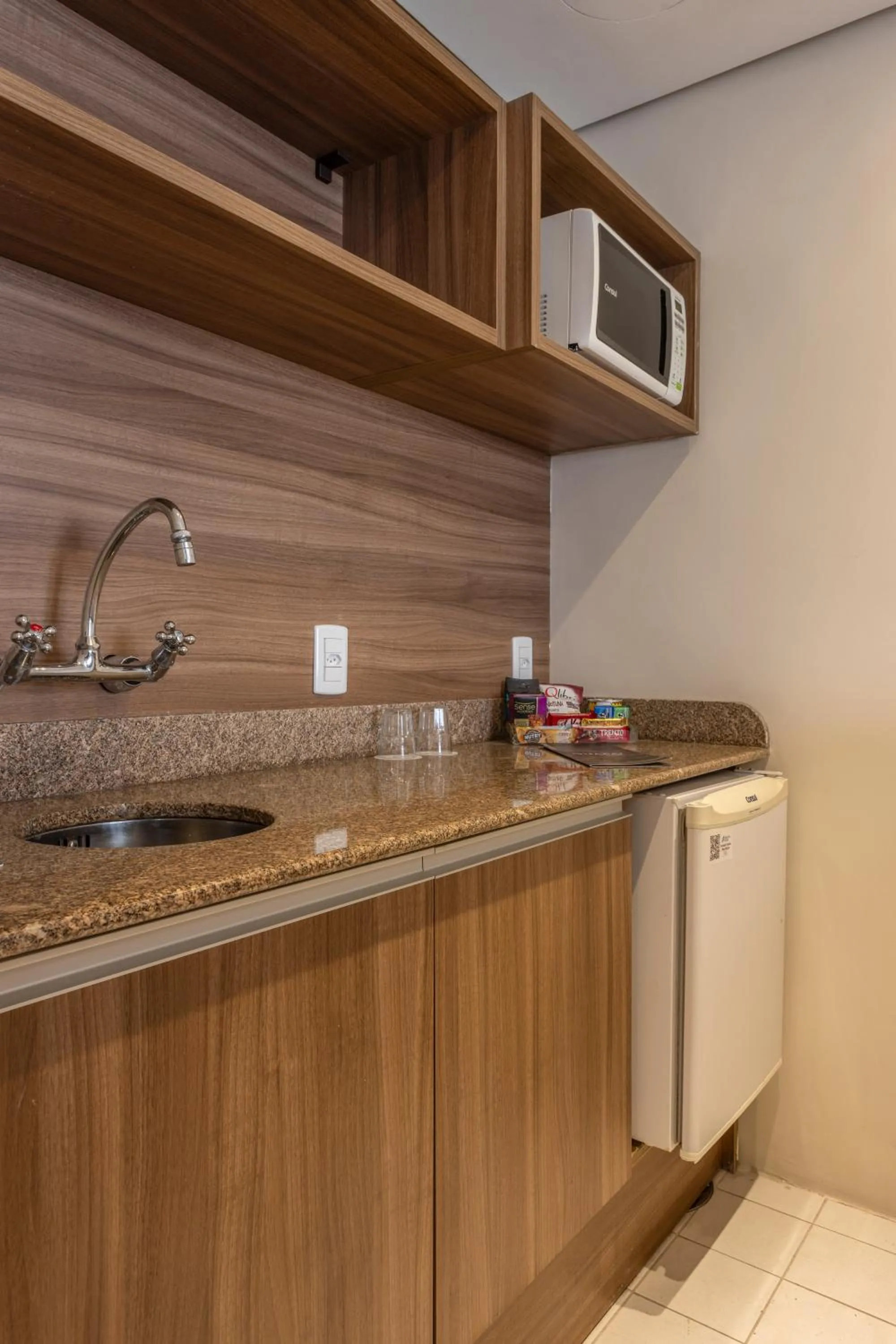 kitchen in Blue Tree Towers Millenium Porto Alegre