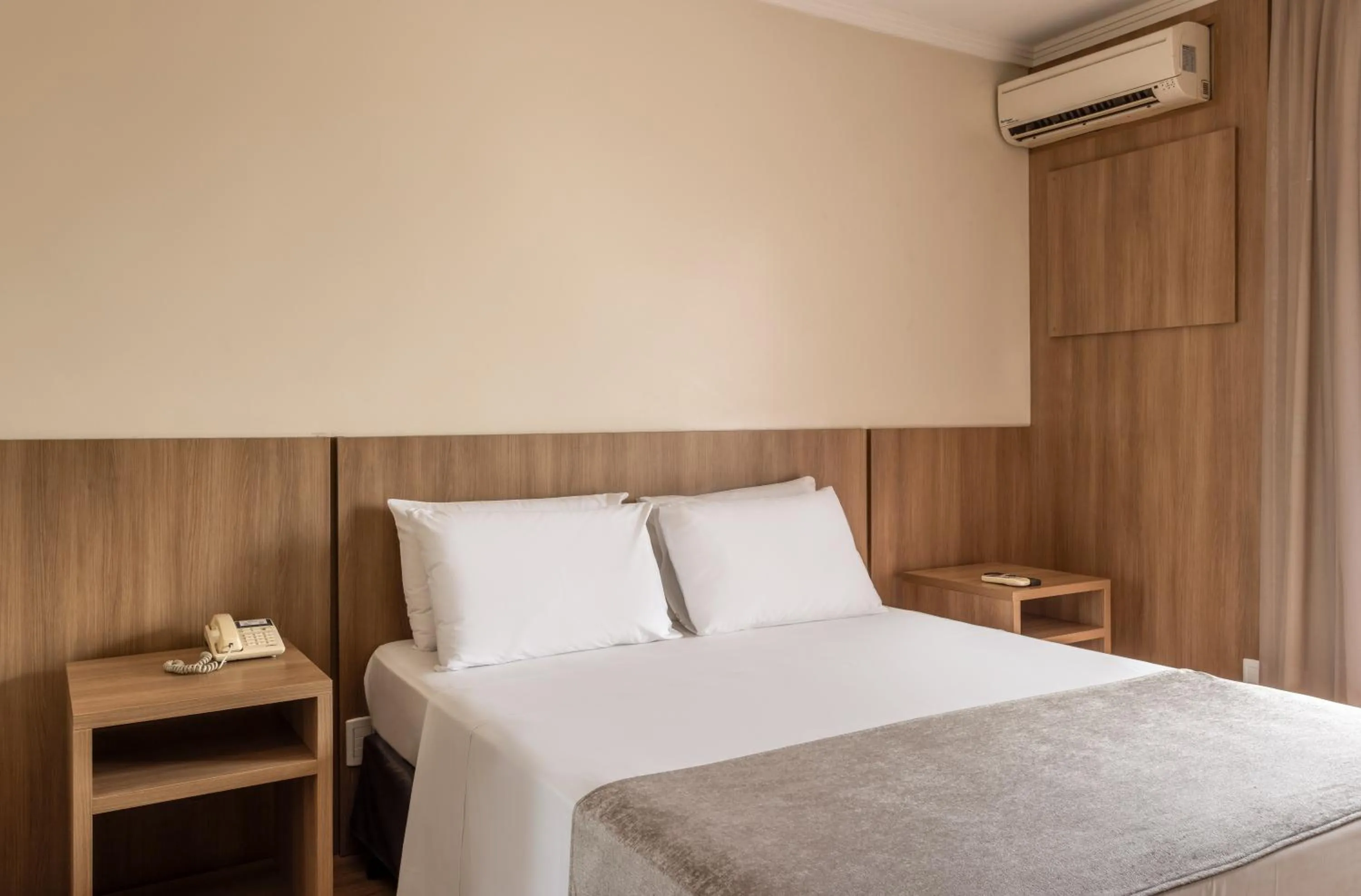 Bed in Blue Tree Towers Millenium Porto Alegre