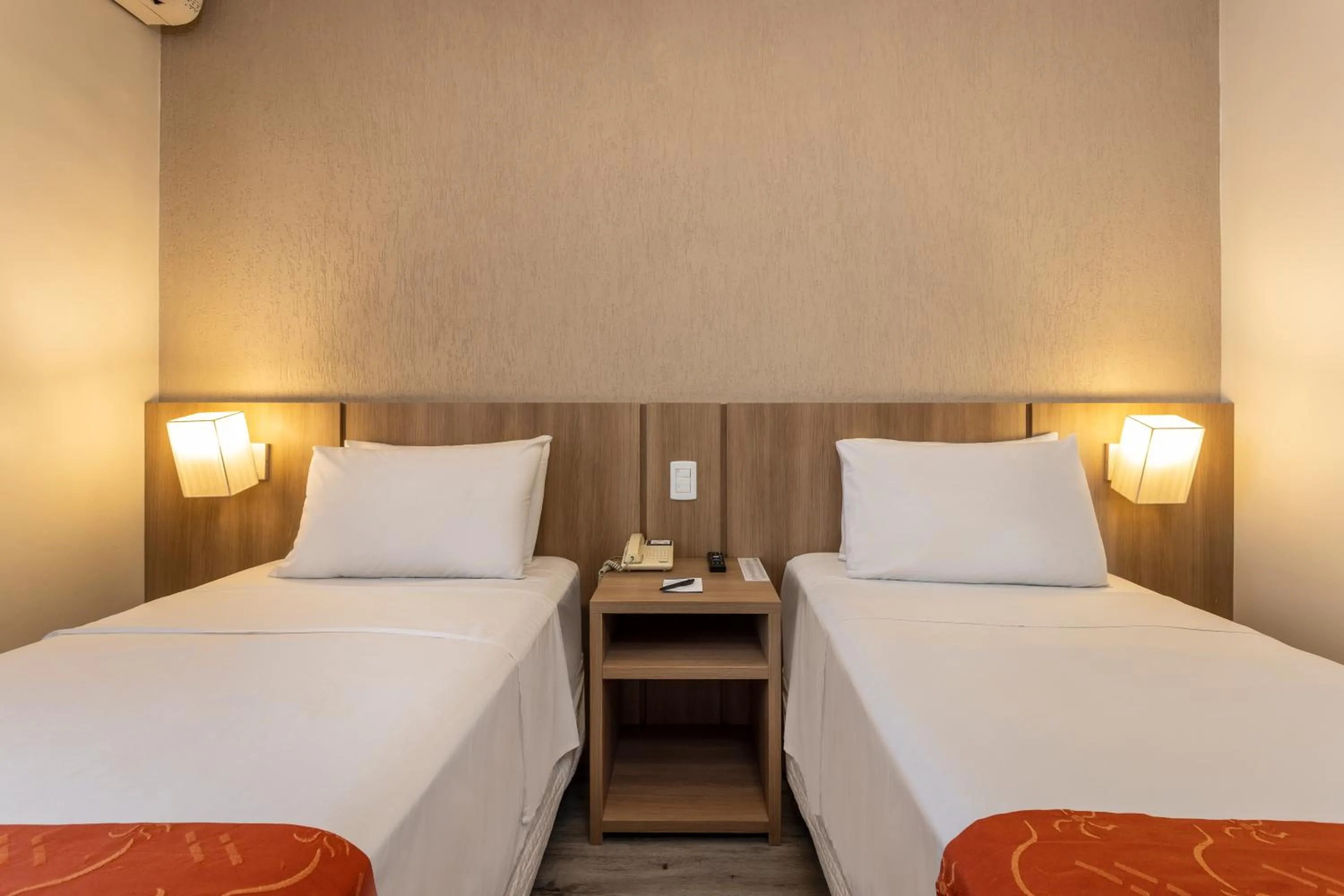 Bed in Blue Tree Towers Millenium Porto Alegre