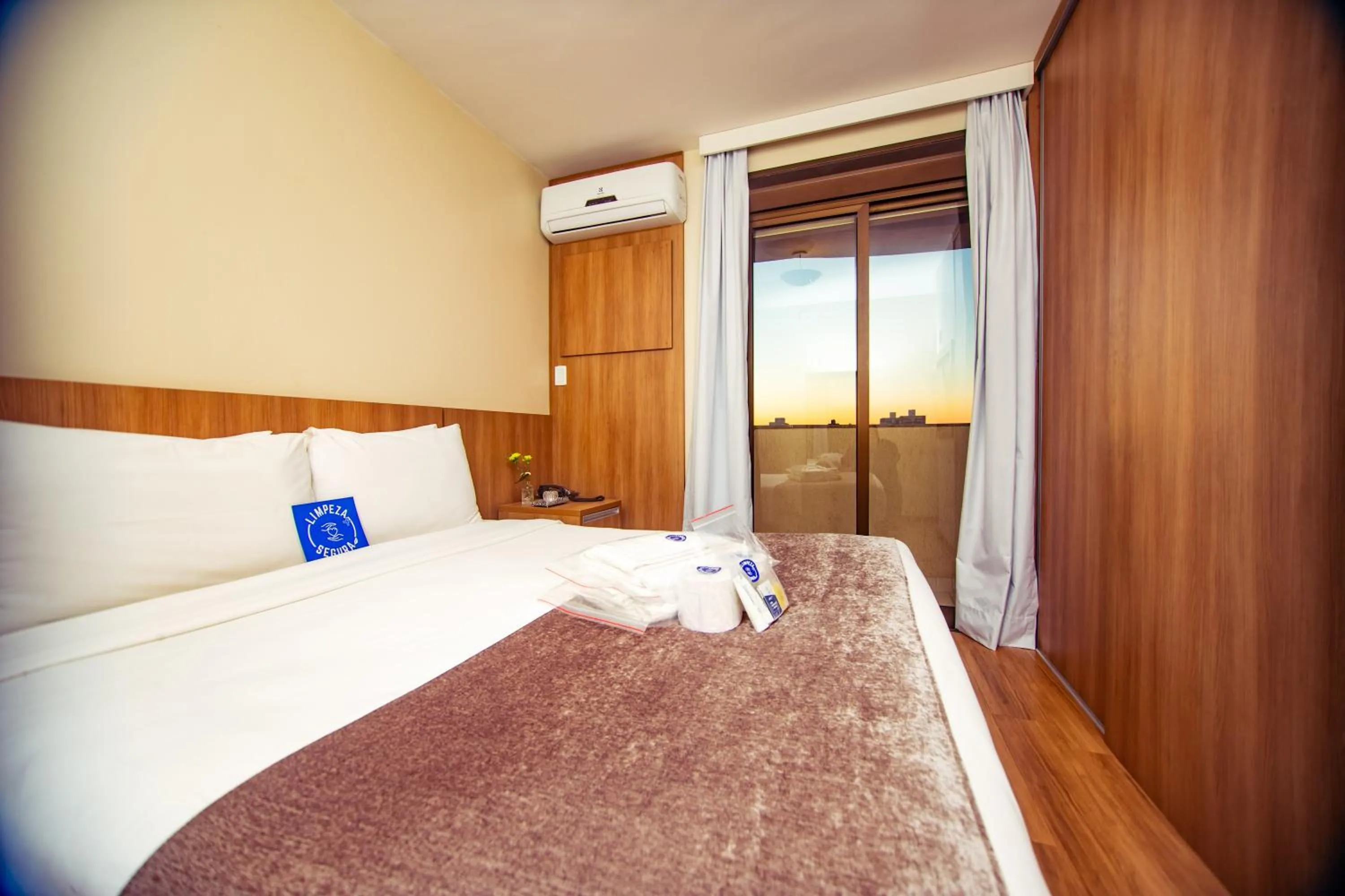 Bed in Blue Tree Towers Millenium Porto Alegre