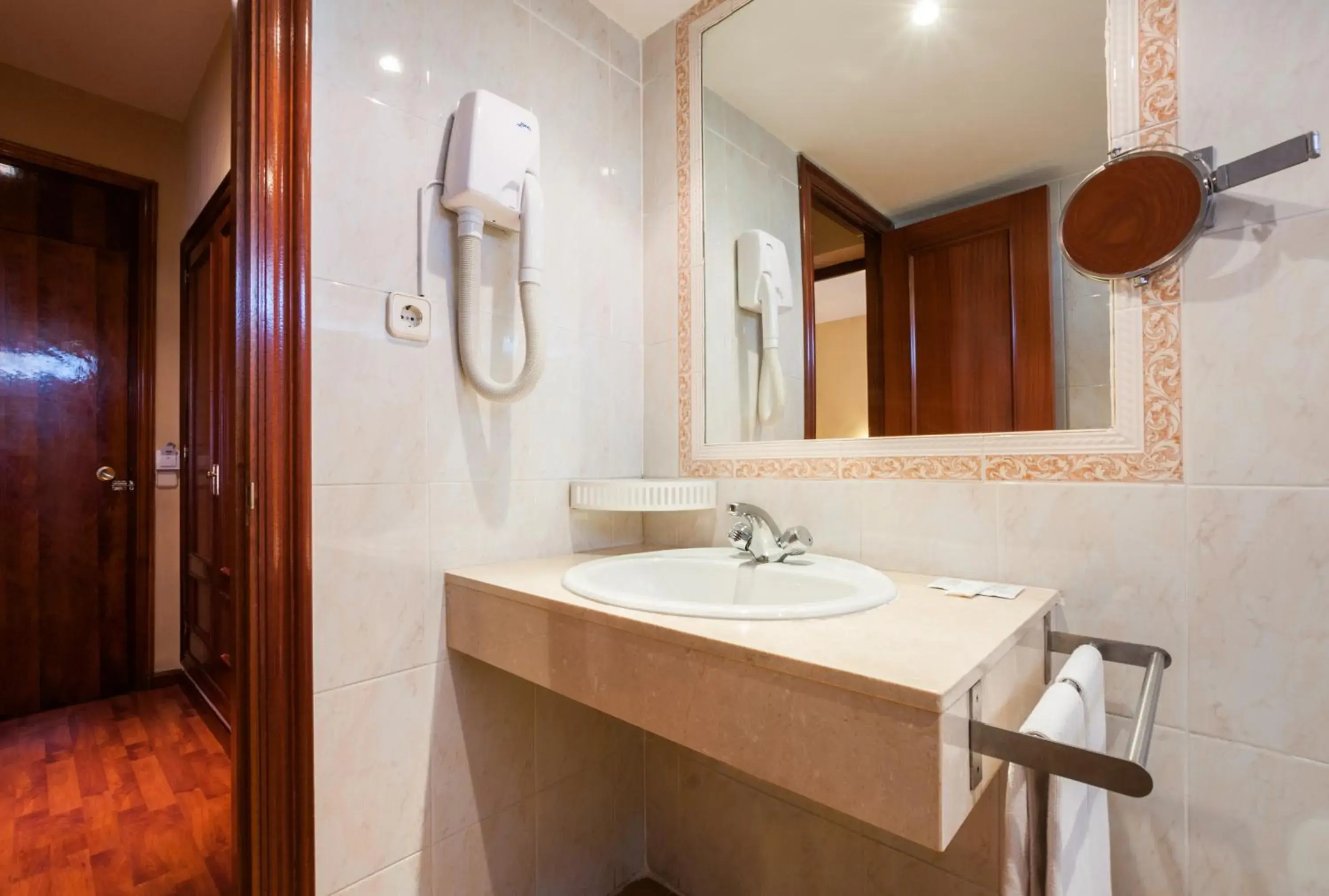 Bathroom in Hotel Los Olivos