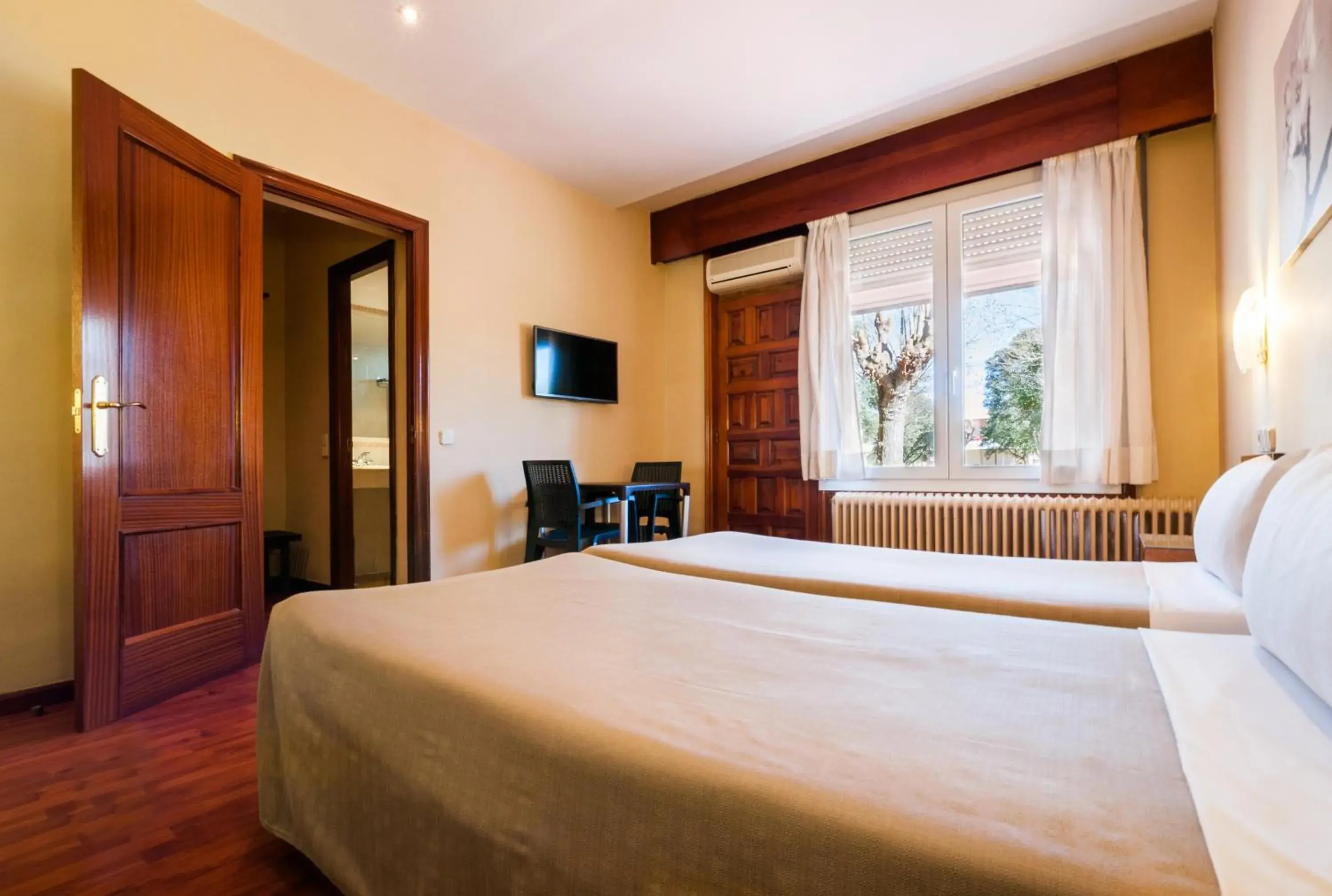 Bedroom, Bed in Hotel Los Olivos