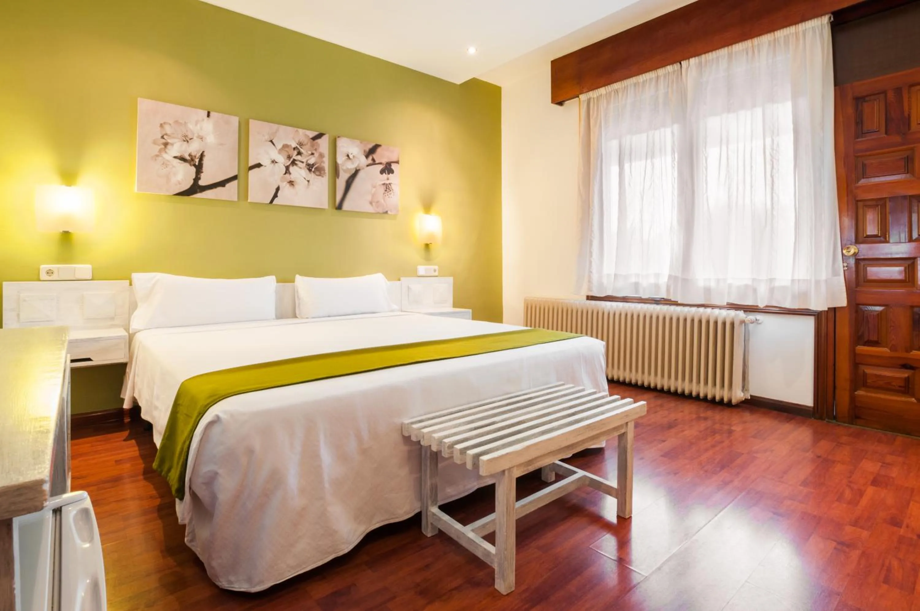 Bedroom, Bed in Hotel Los Olivos