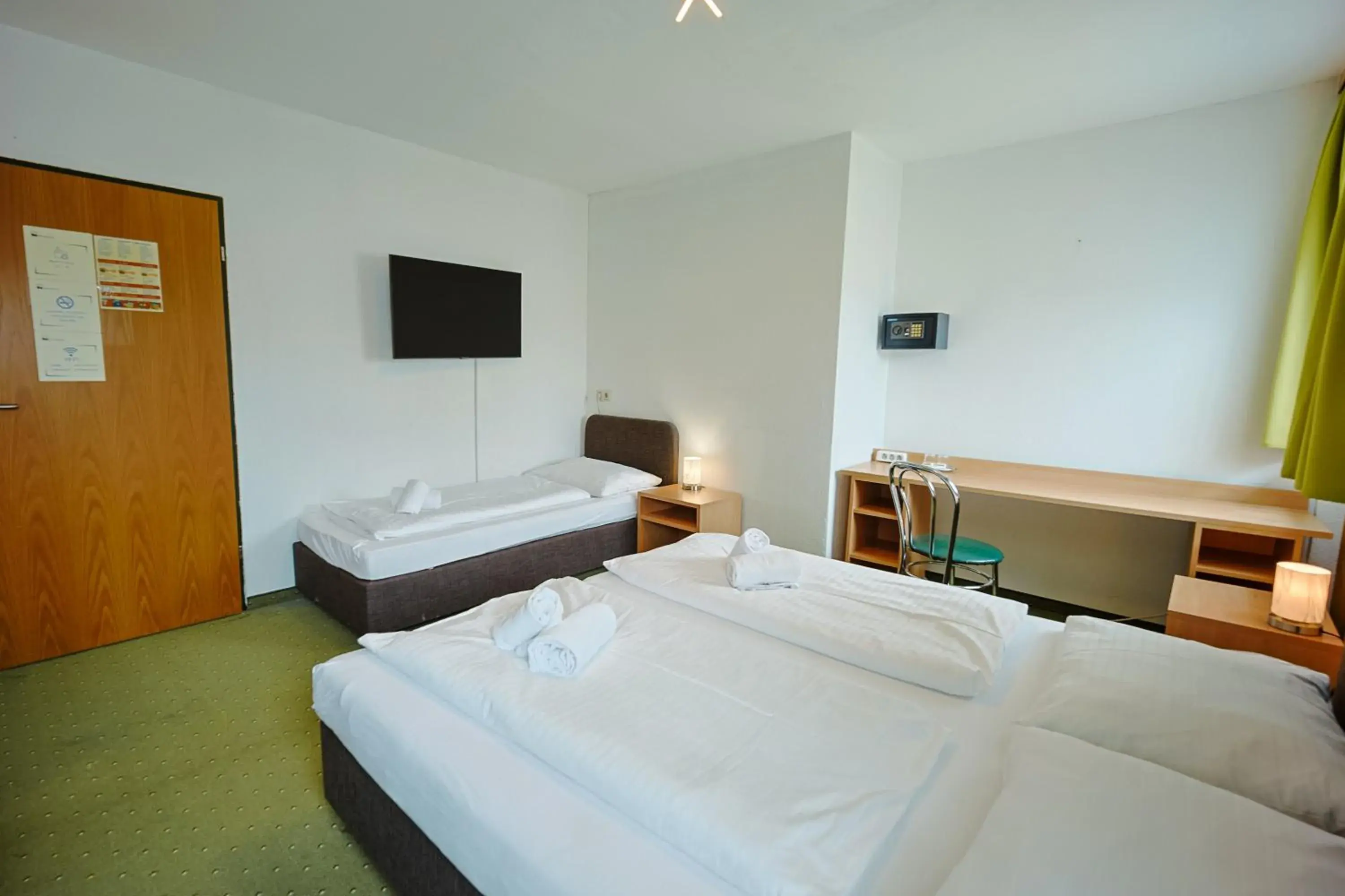 Multi Bed Room Standard in Götznerhof - Self-Check-in Multi Bed Room Standard in Götznerhof - Self-Check-in