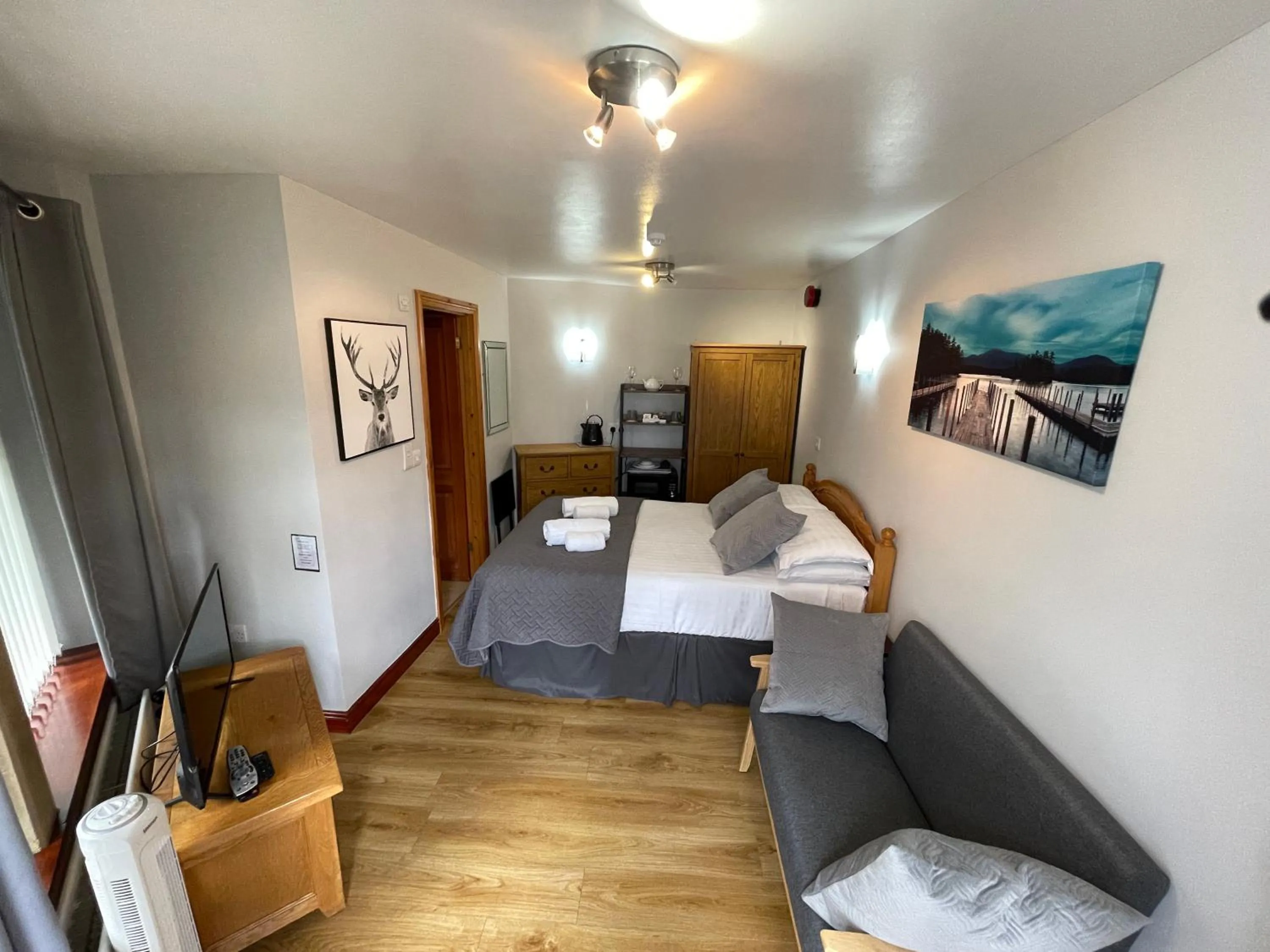 Photo of the whole room, Bed in Quaysiders Lakes Resort - Quaysiders Club