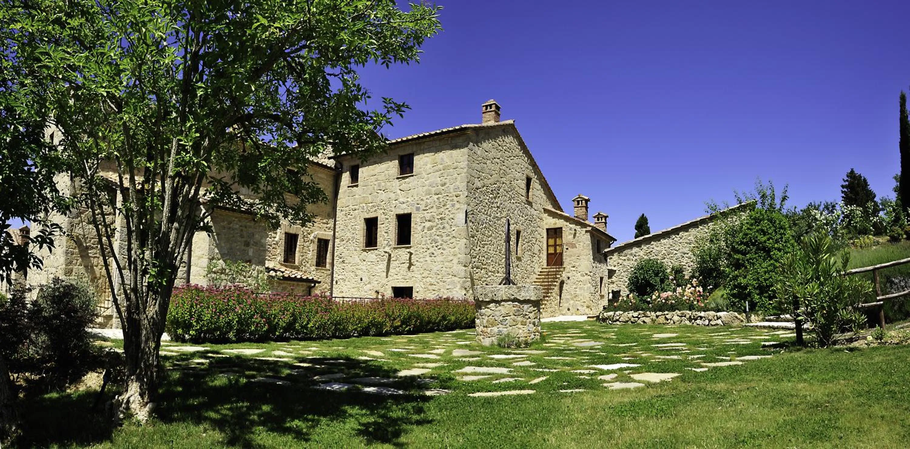 Facade/entrance in Borgo Fastelli
