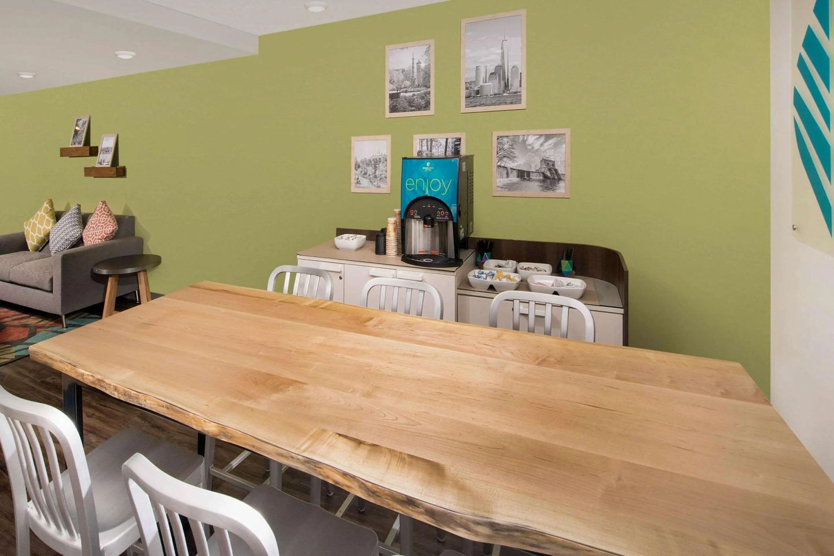 Lobby or reception in WoodSpring Suites South Plainfield