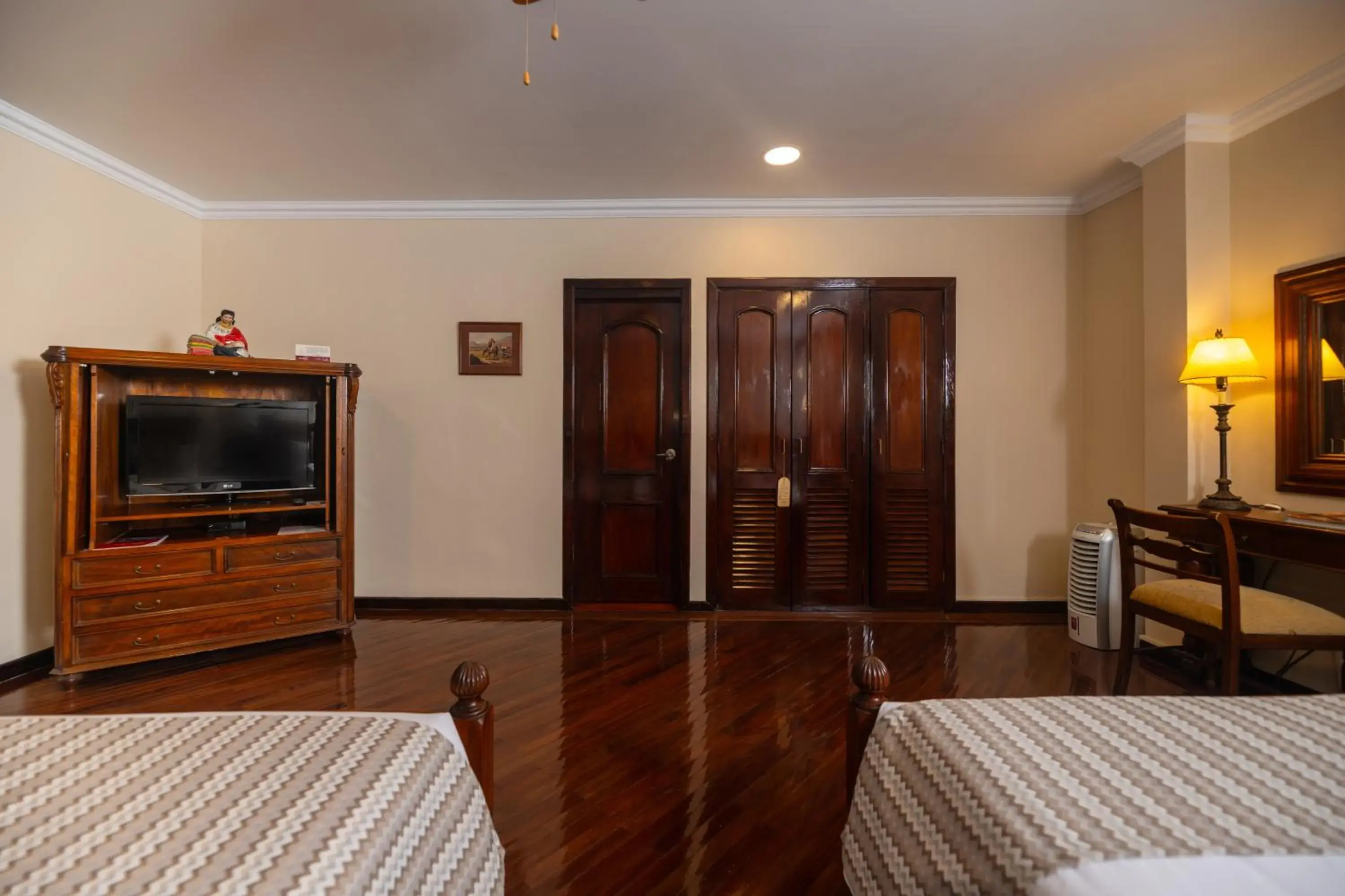 TV and multimedia, Bed in Hotel Patio Andaluz TV and multimedia, Bed in Hotel Patio Andaluz