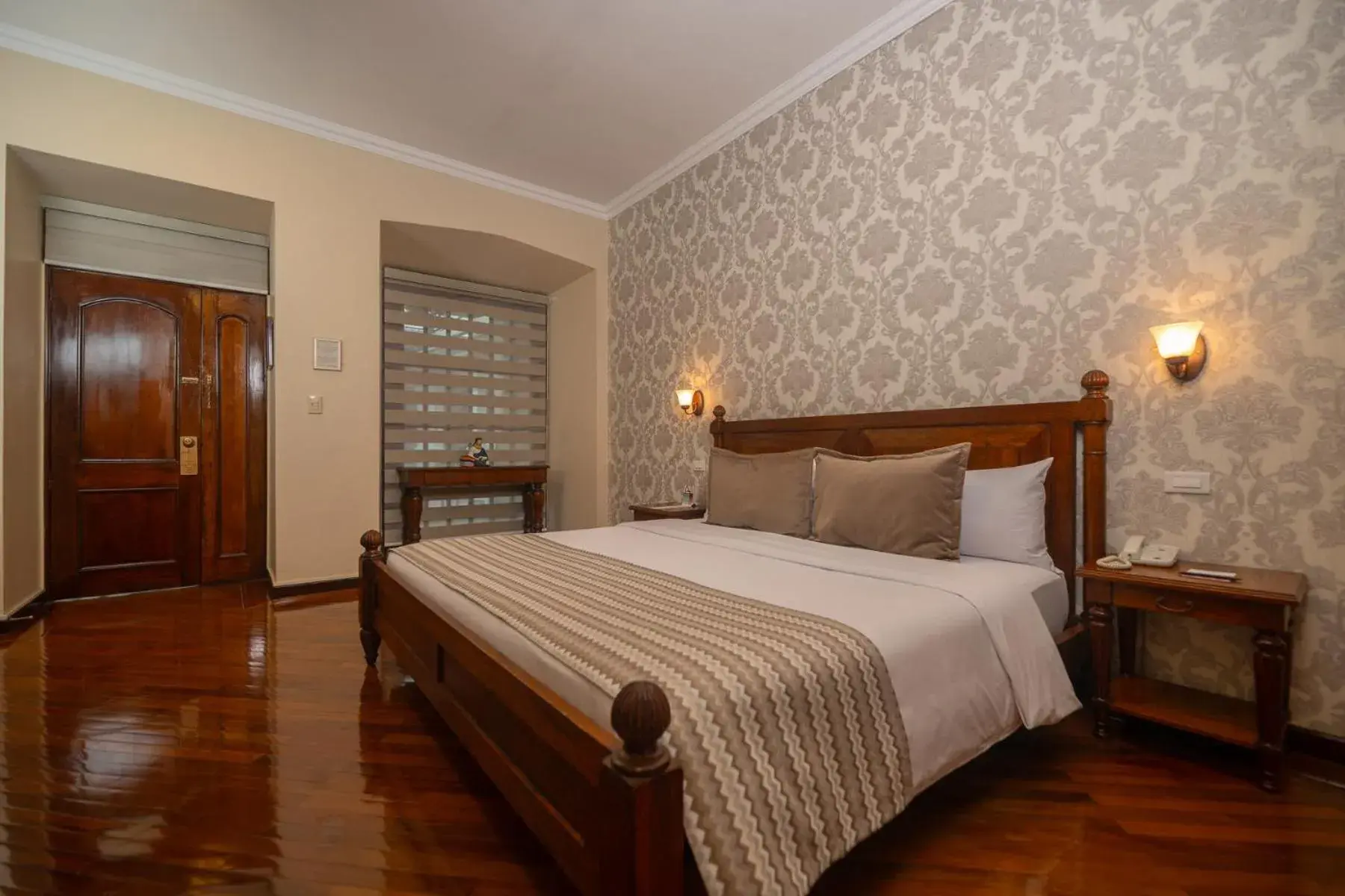 Queen Room in Hotel Patio Andaluz Queen Room in Hotel Patio Andaluz