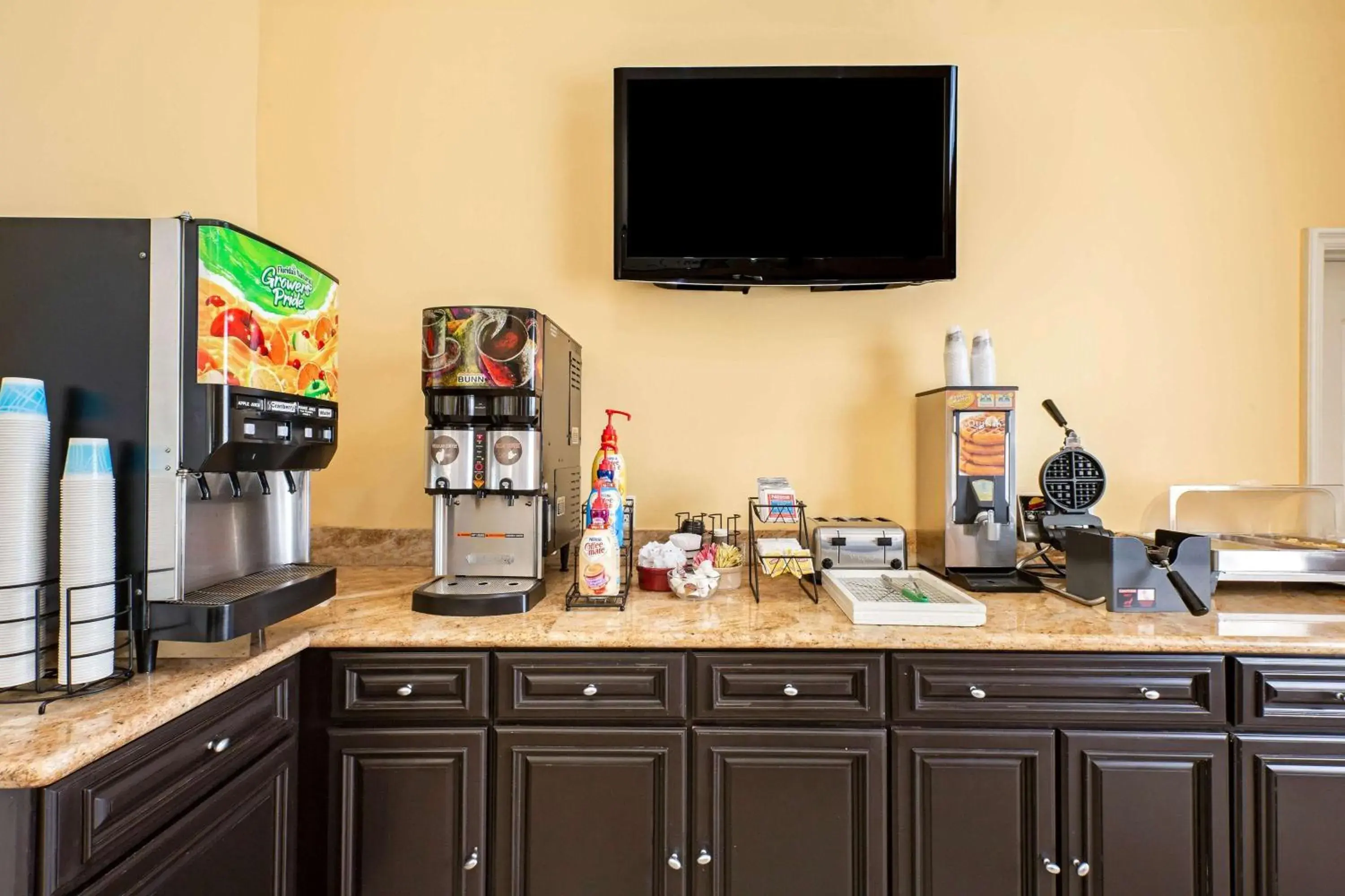 Restaurant/places to eat in La Quinta by Wyndham Moreno Valley Restaurant/places to eat in La Quinta by Wyndham Moreno Valley