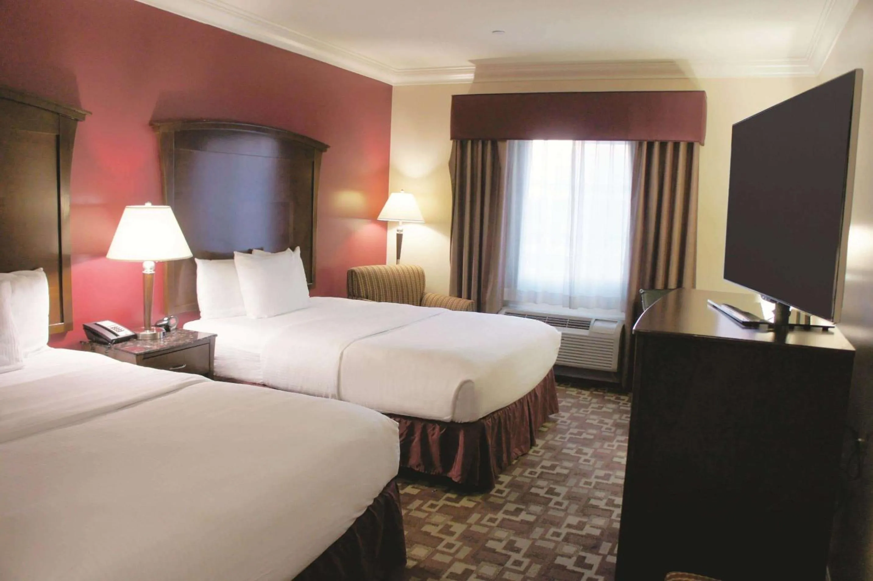 Photo of the whole room, Bed in La Quinta by Wyndham Moreno Valley