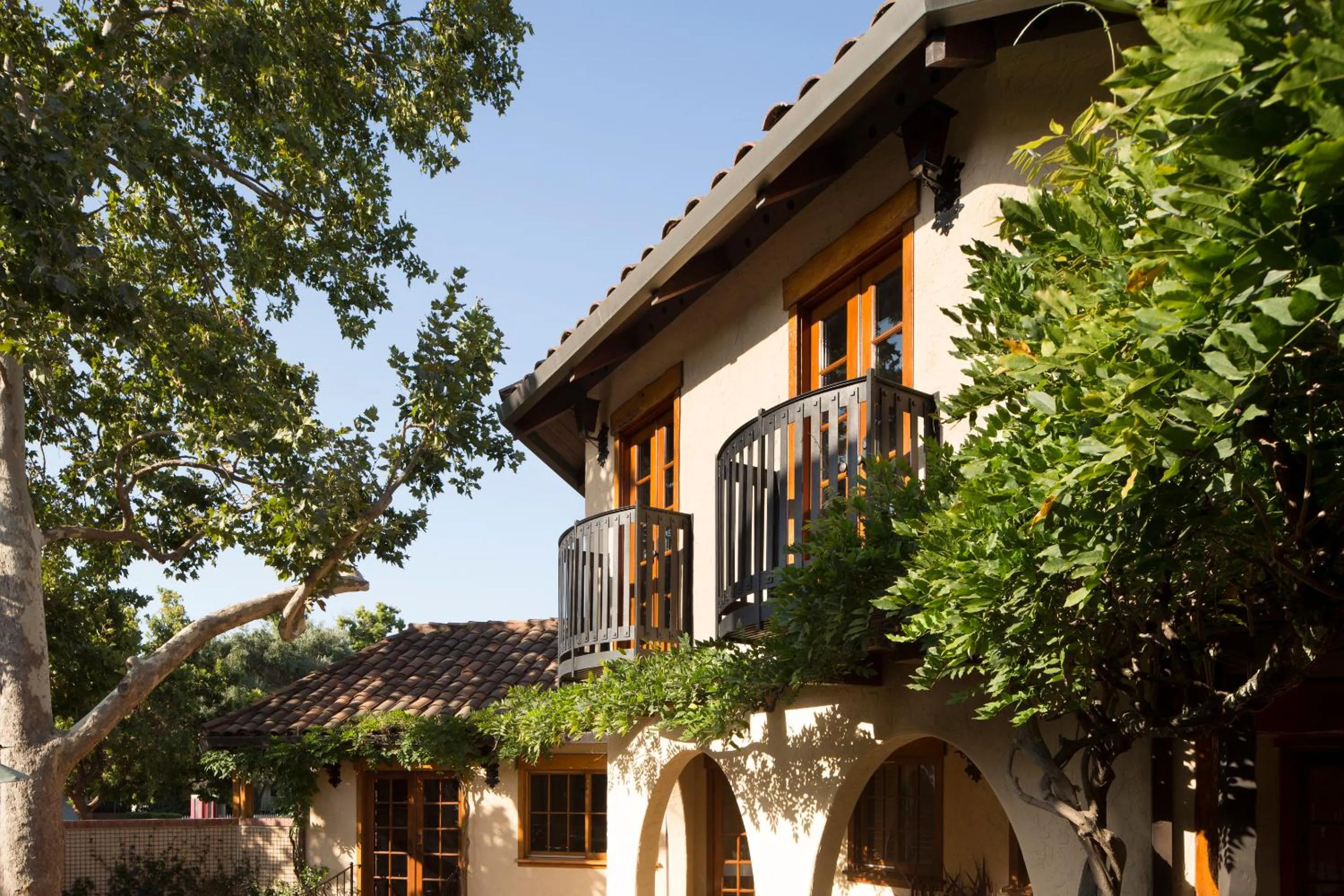 Property building in Rancho Caymus Inn