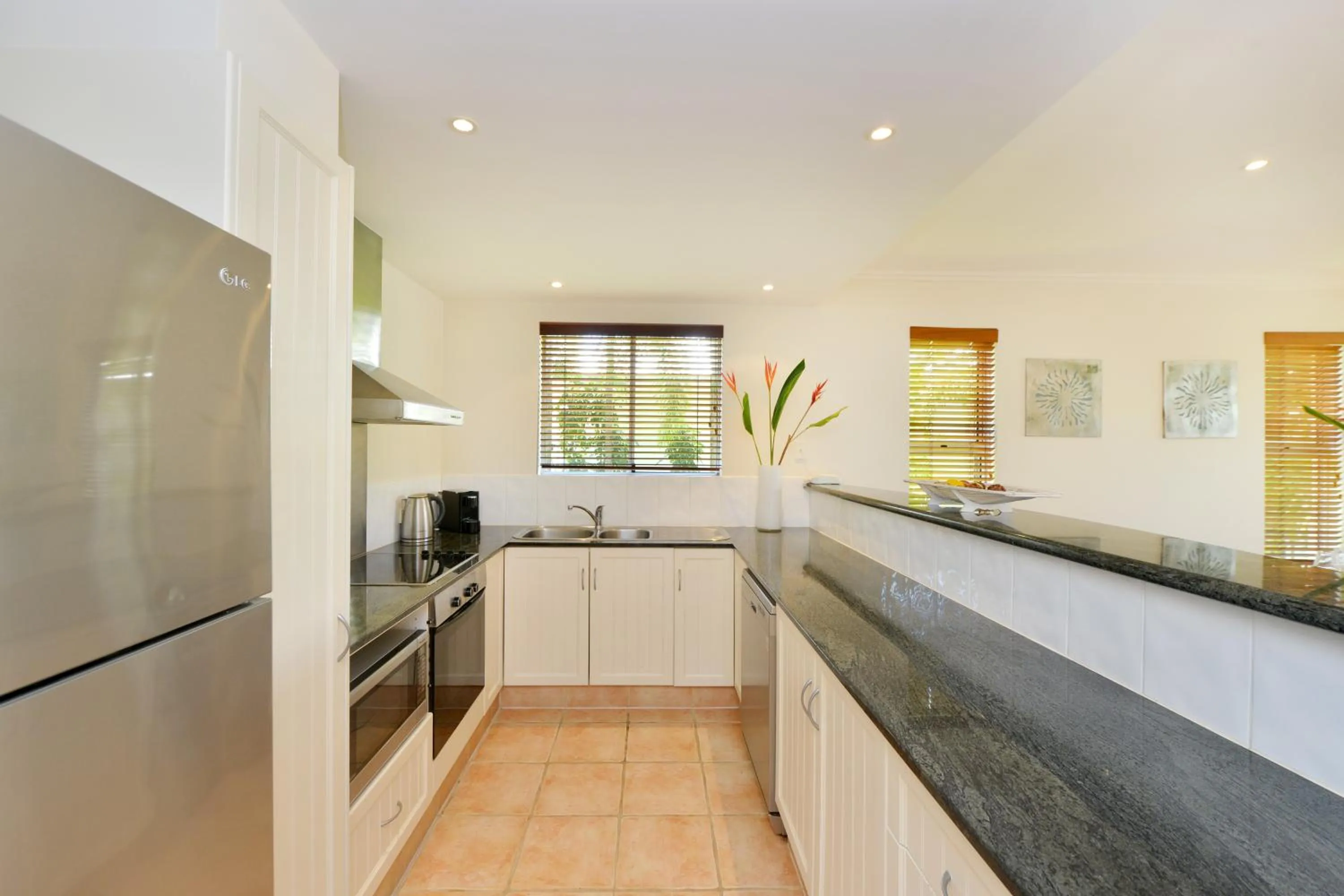 Kitchen or kitchenette in Cayman Villas Port Douglas