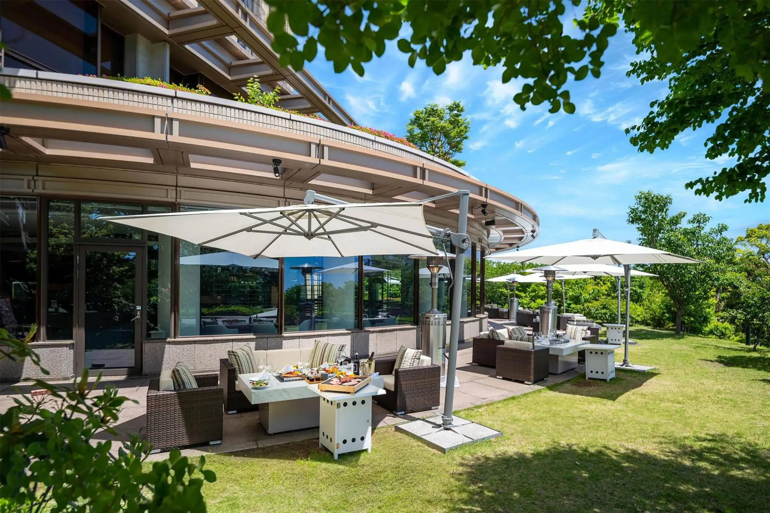 Lounge or bar in Hilton Odawara Resort & Spa Lounge or bar in Hilton Odawara Resort & Spa