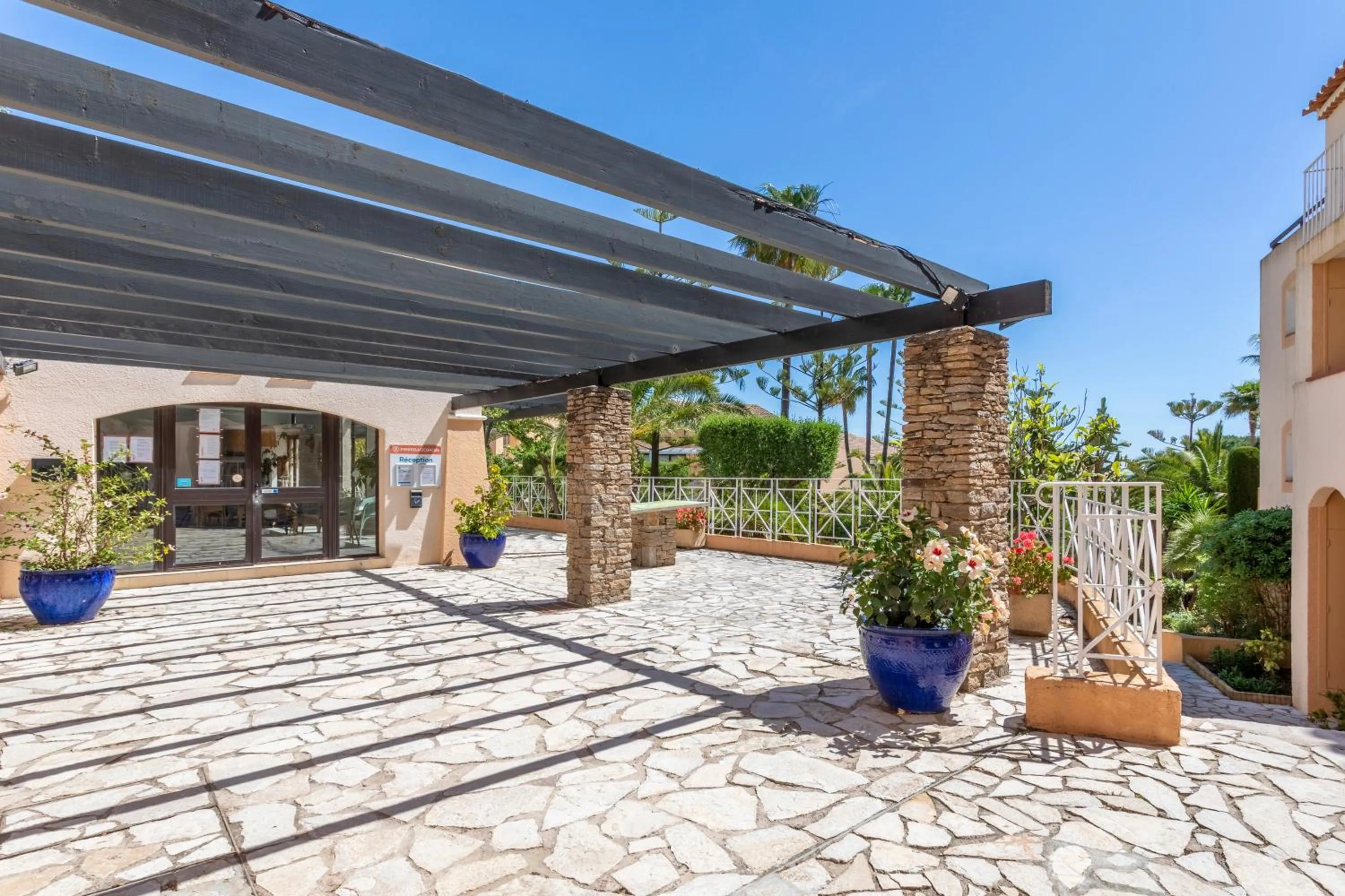 Property building in Résidence Pierre & Vacances L’Anse De Pramousquier