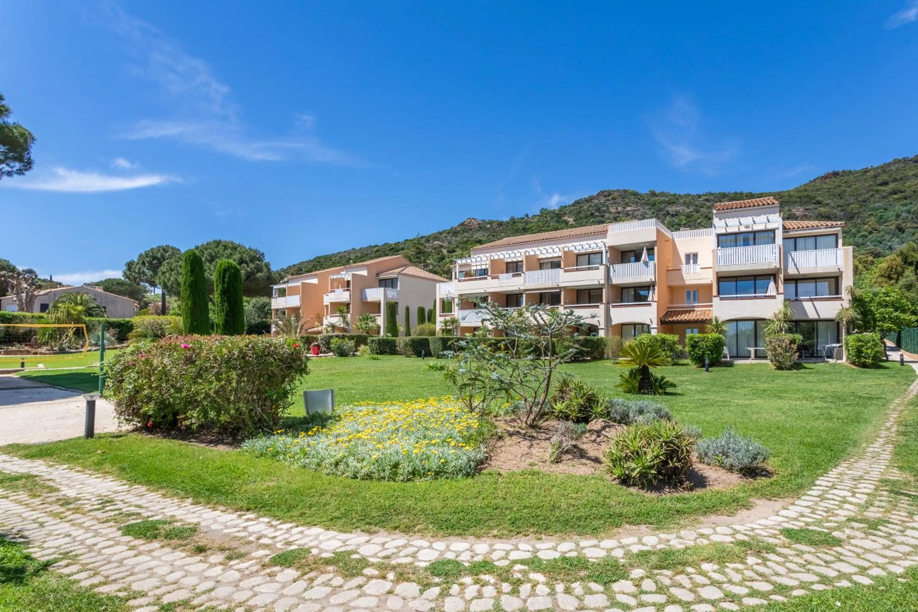 Property building in Résidence Pierre & Vacances L’Anse De Pramousquier