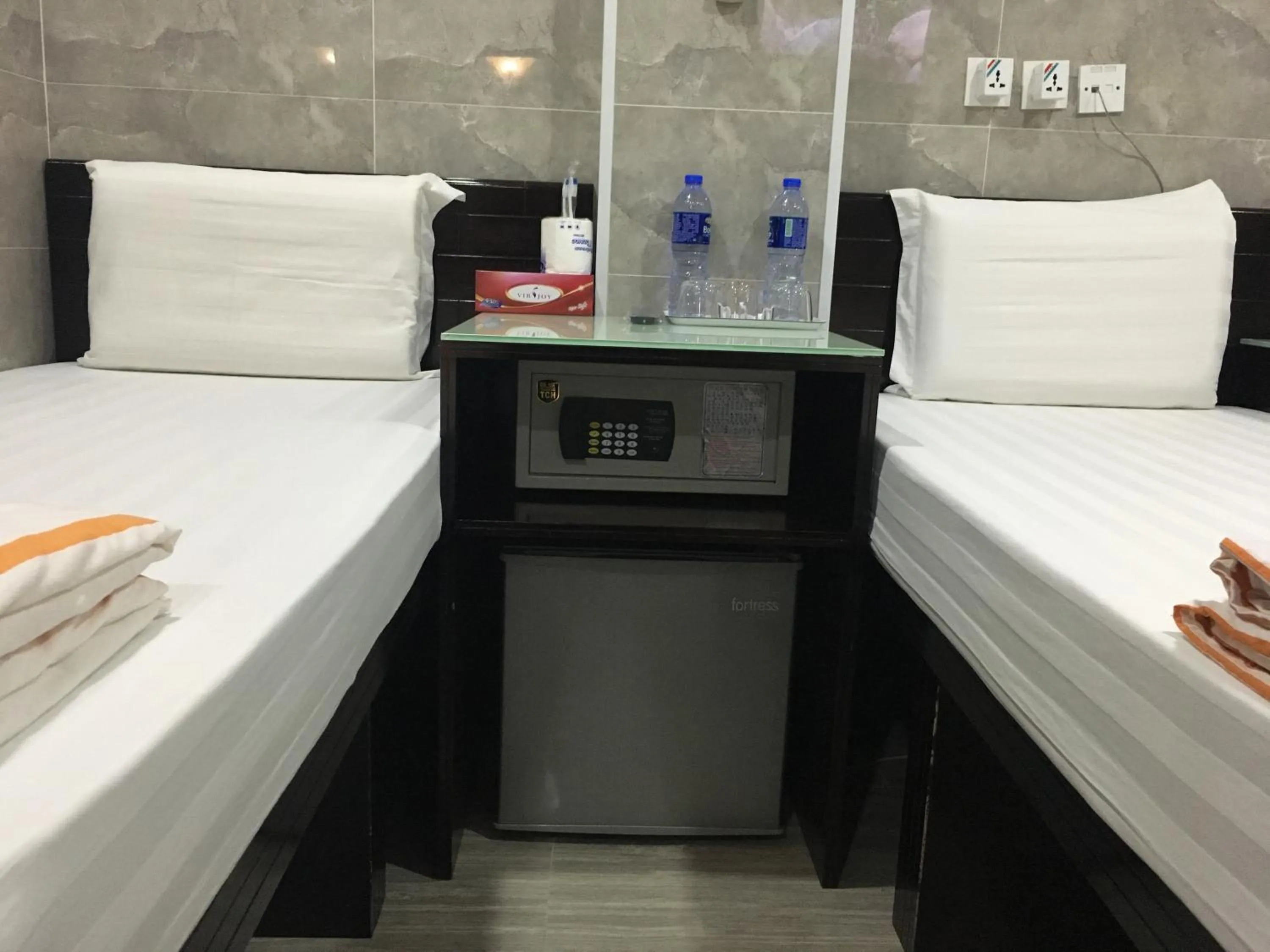 Photo of the whole room, Bed in Victoria Inn