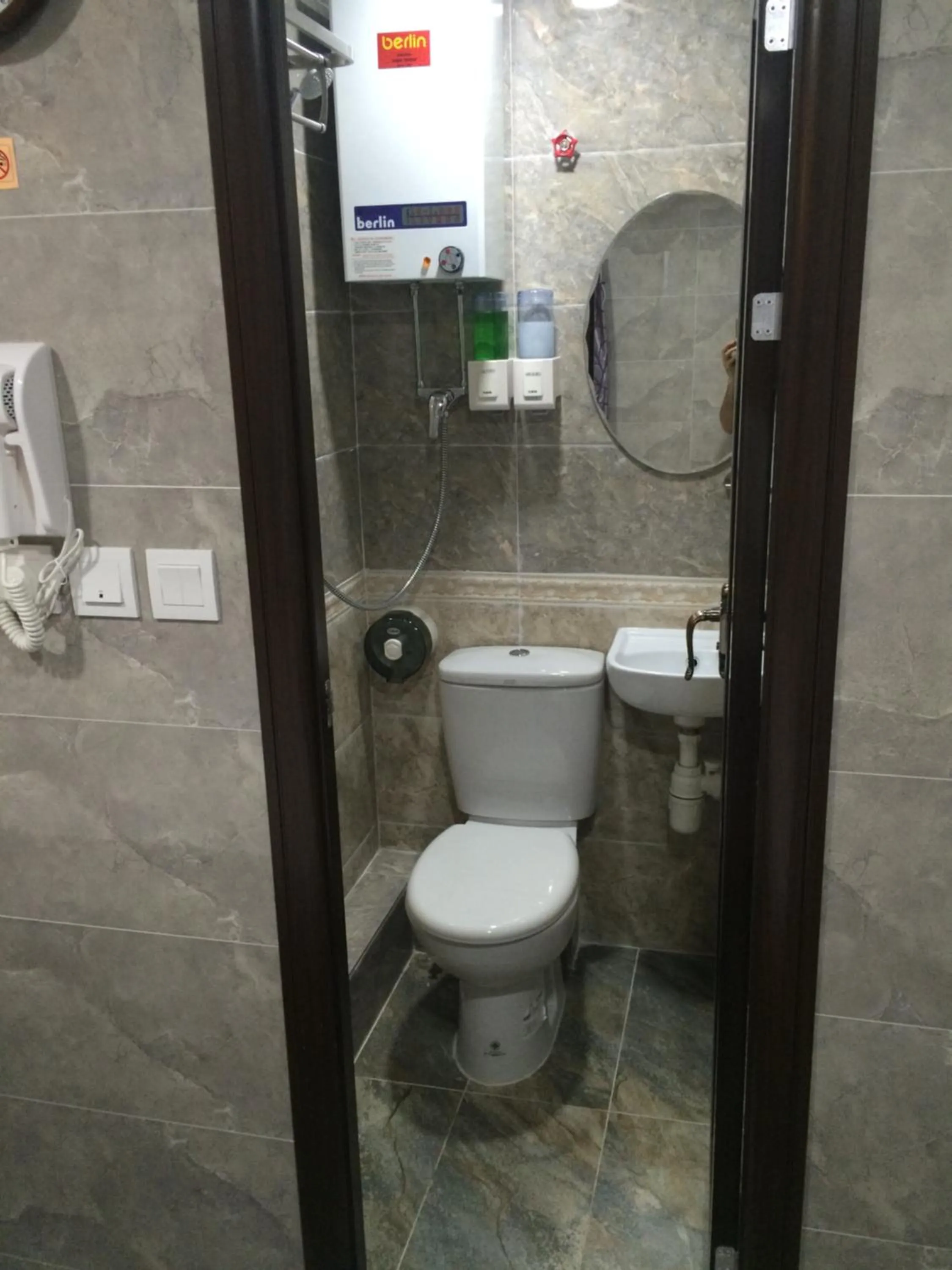 Shower in Victoria Inn