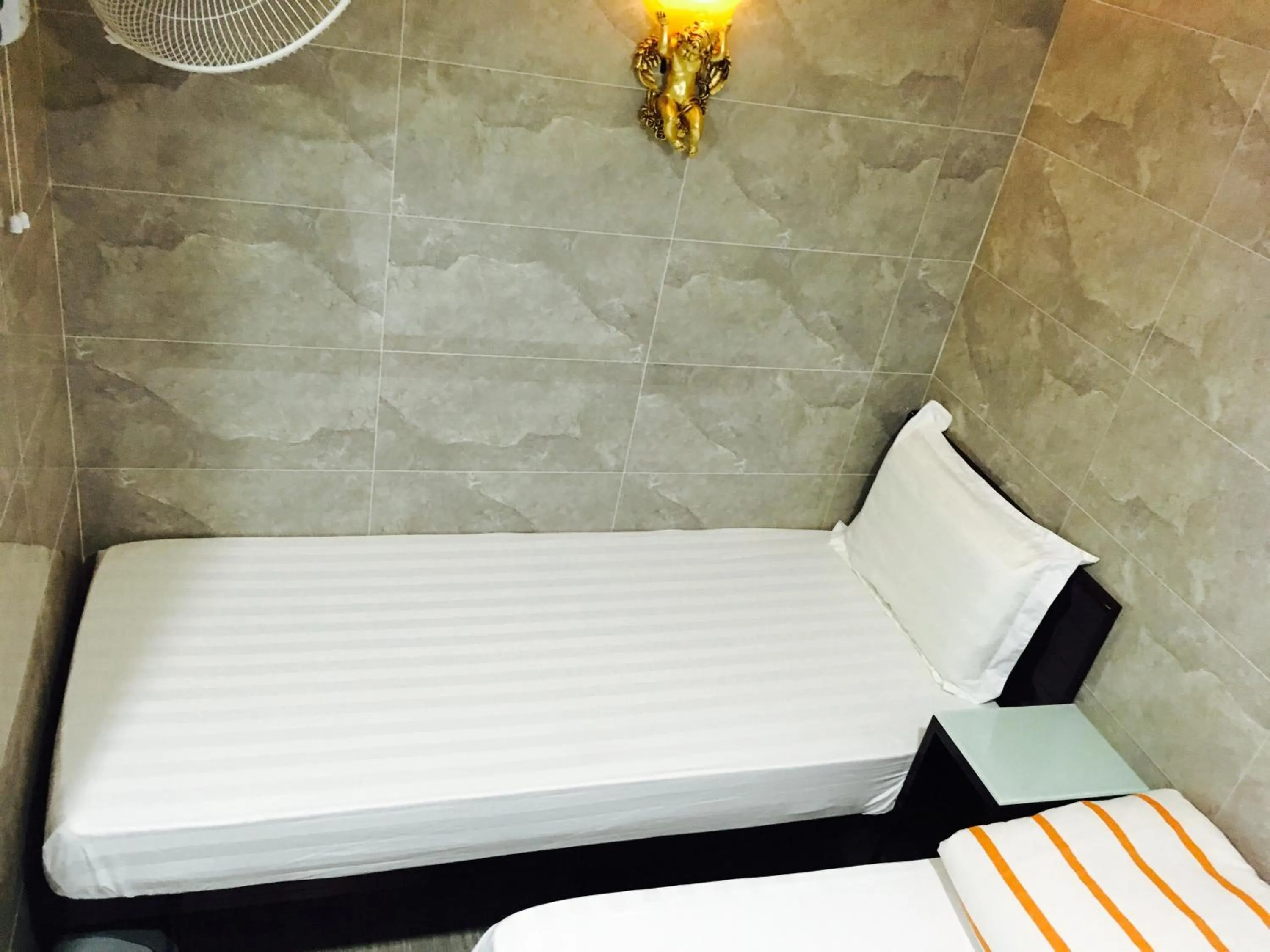 Photo of the whole room, Bed in Victoria Inn