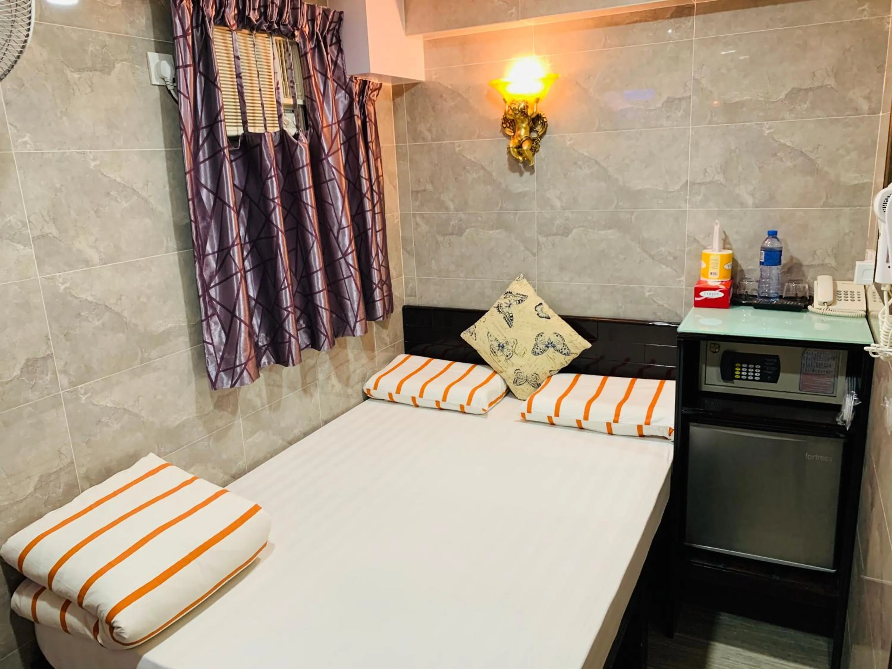 Photo of the whole room, Bed in Victoria Inn