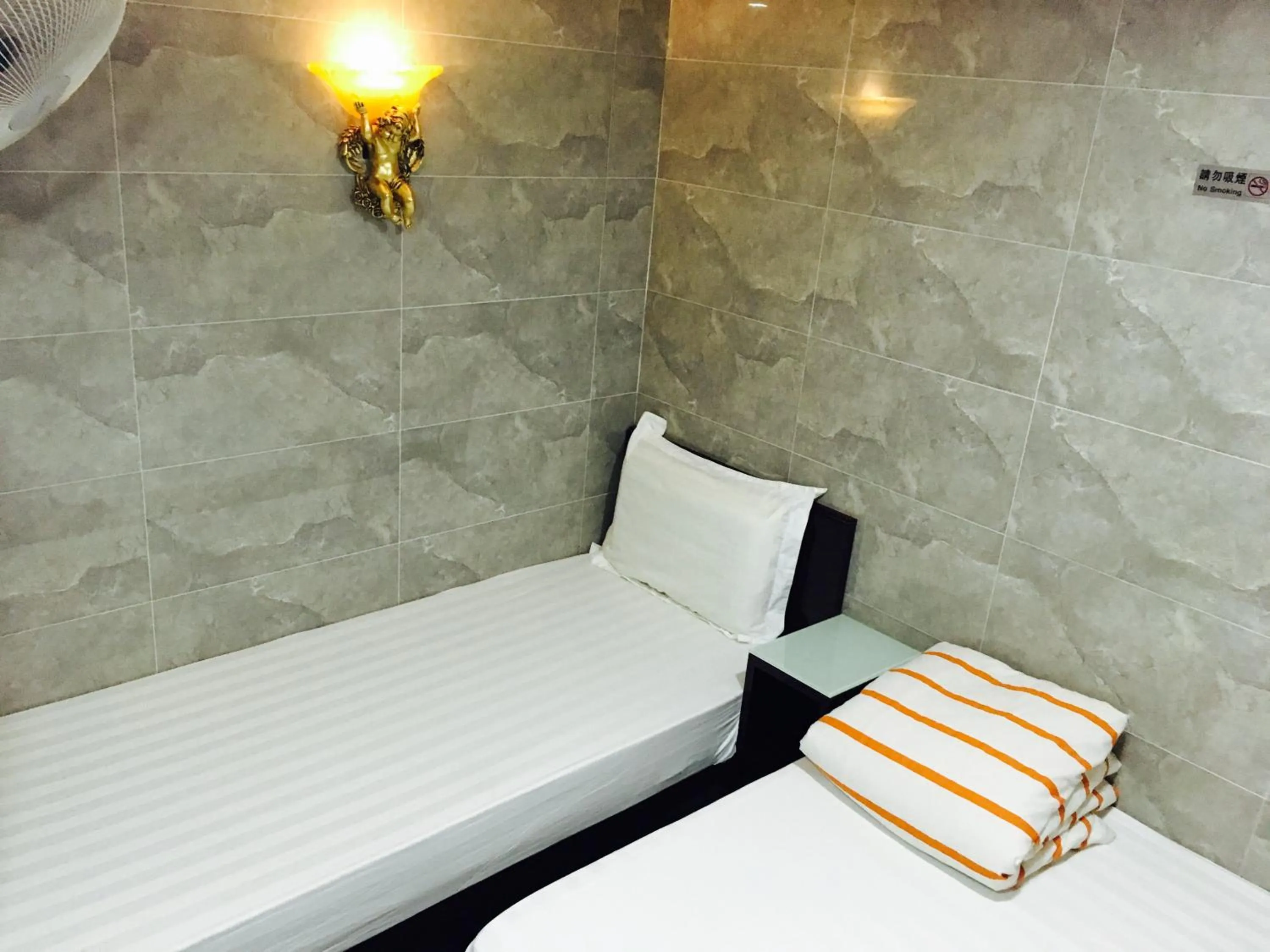 Photo of the whole room, Bed in Victoria Inn