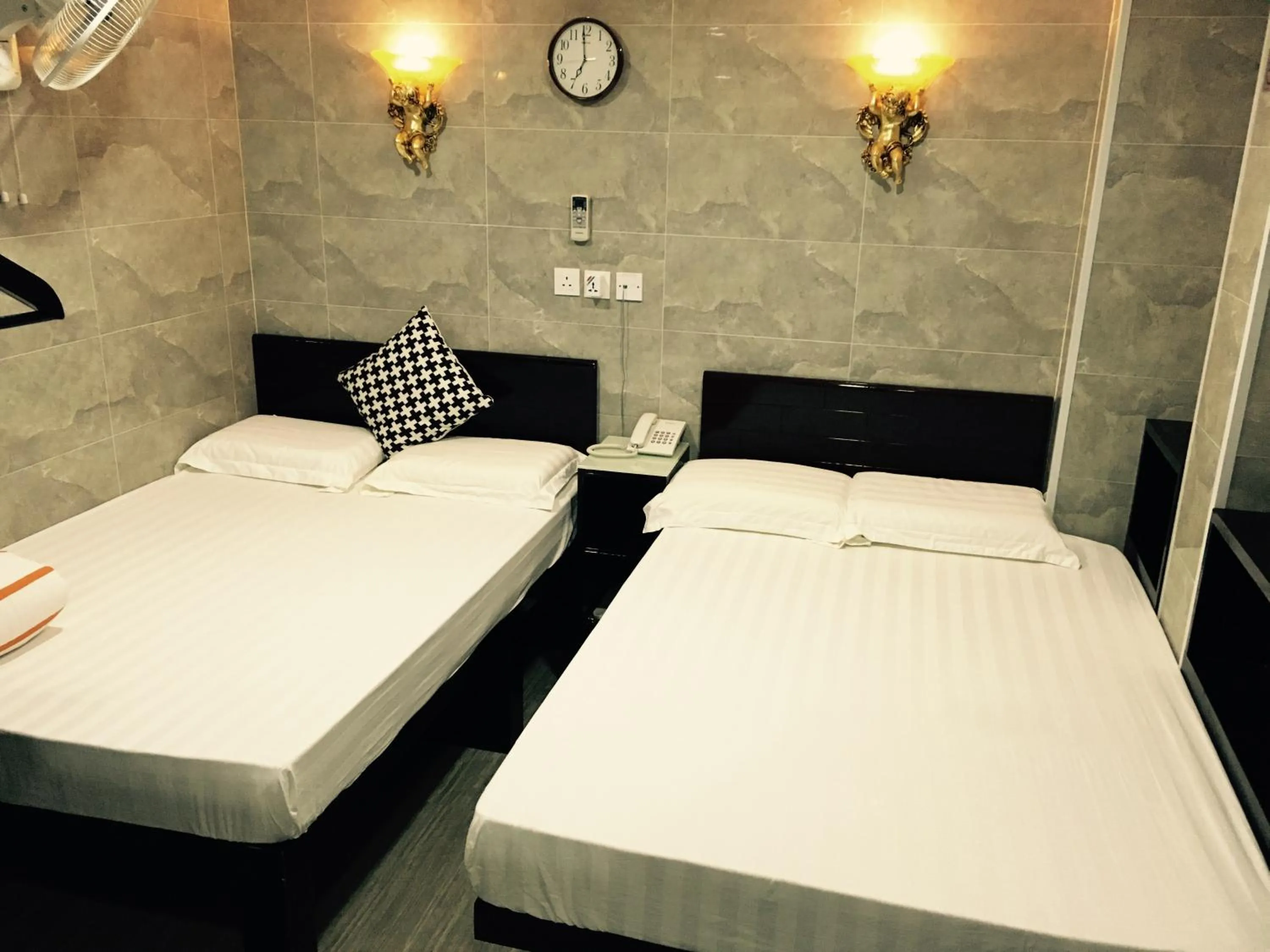 Photo of the whole room, Bed in Victoria Inn