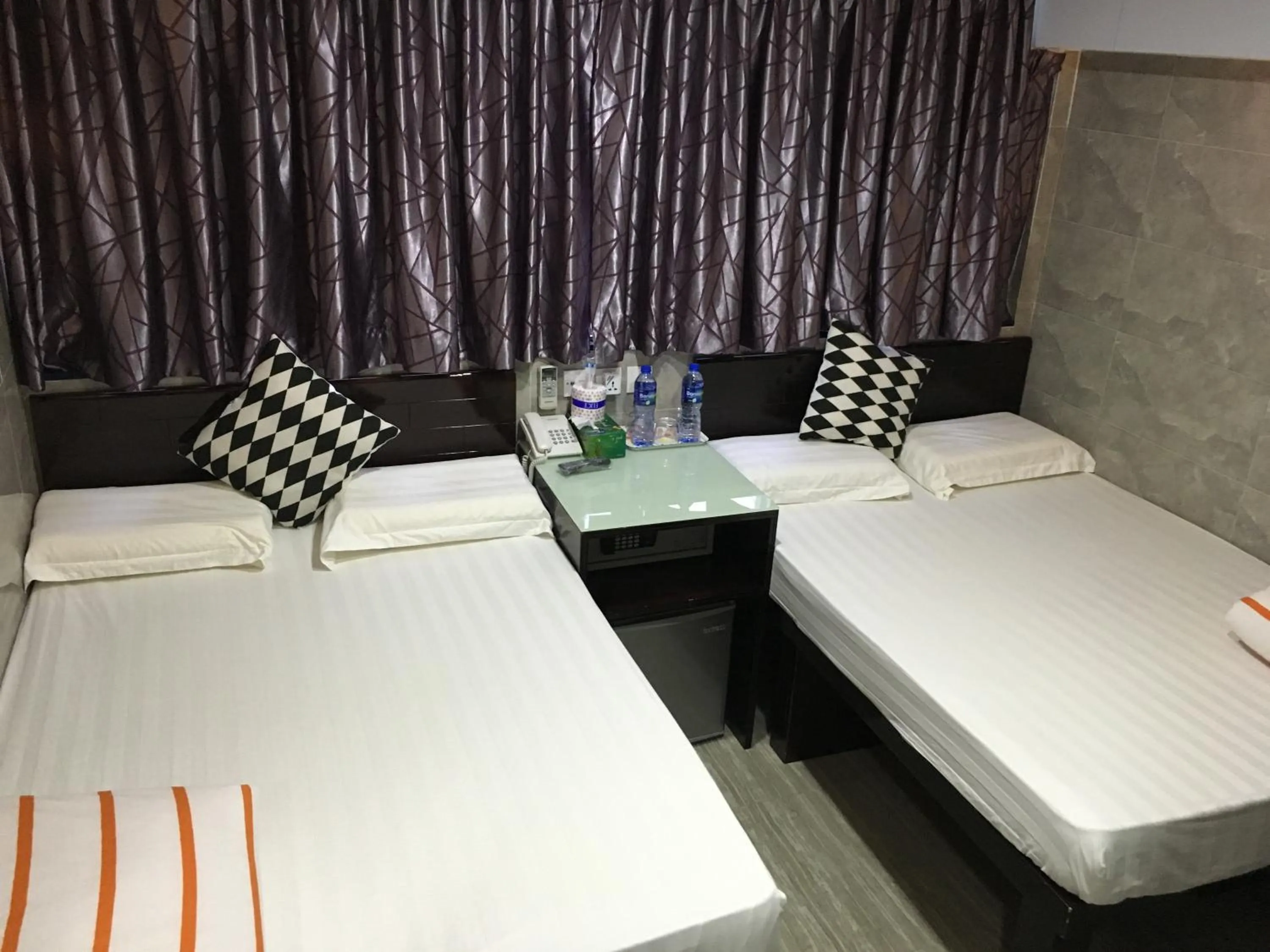 Photo of the whole room, Bed in Victoria Inn