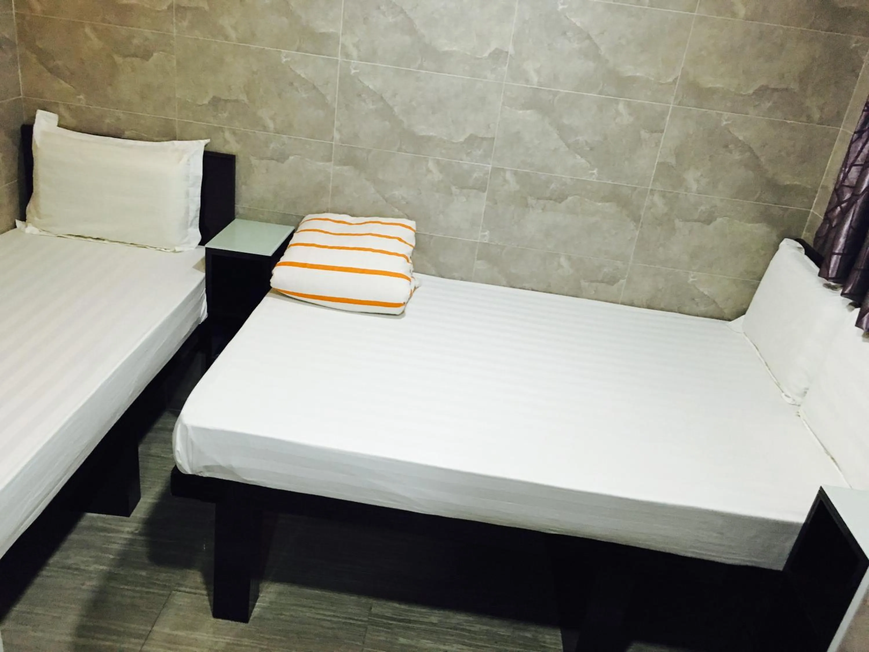 Photo of the whole room, Bed in Victoria Inn