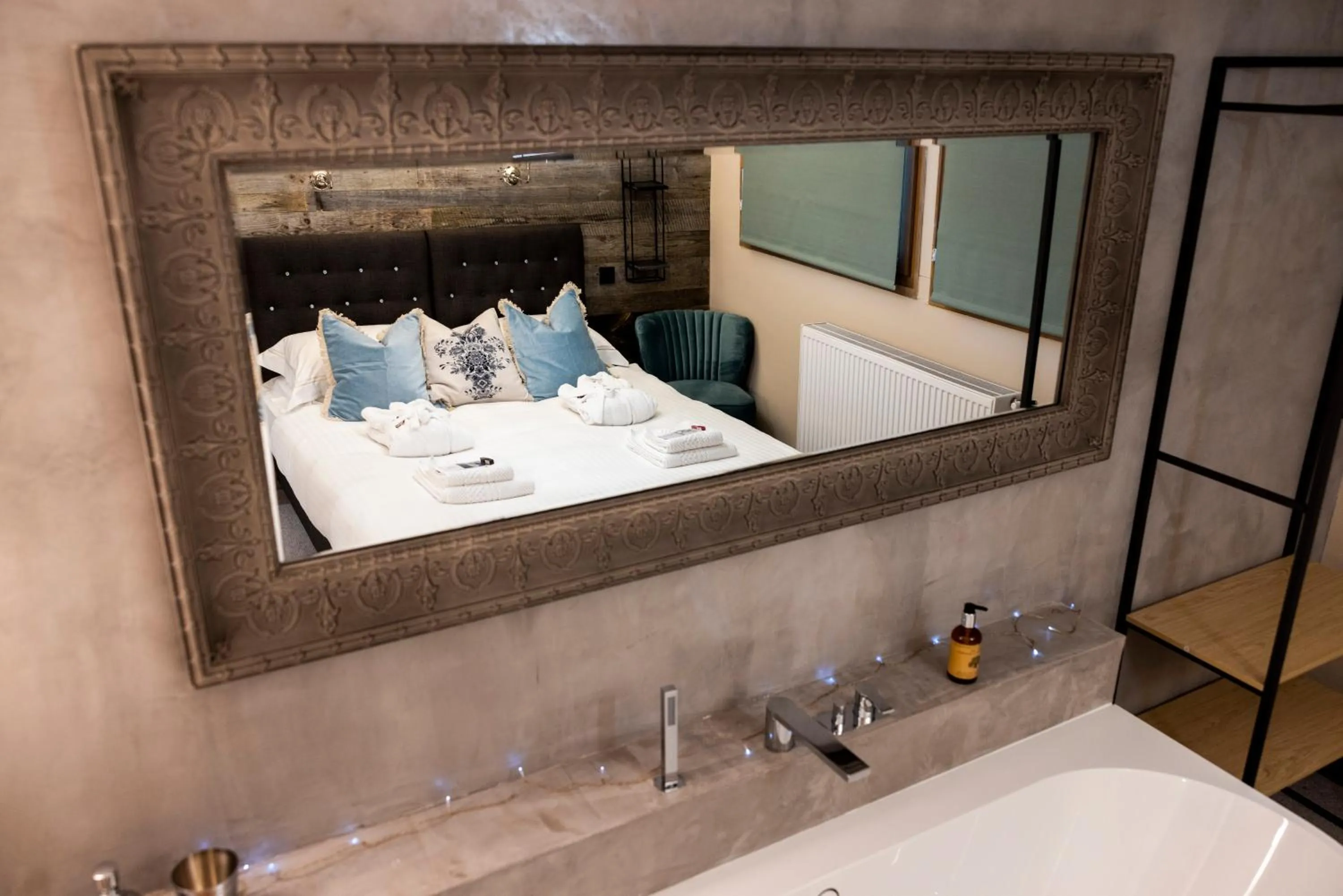 Bedroom, Bed in Hôtel et Chalet Au Coin Du Feu Chilly Powder