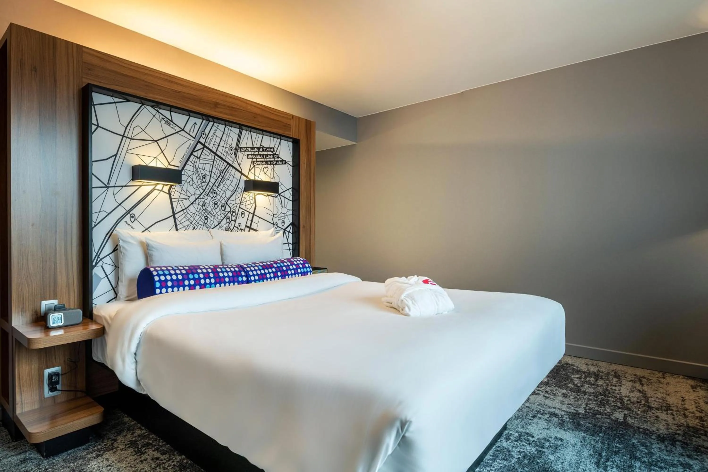 Photo of the whole room, Bed in Aloft Brussels Schuman