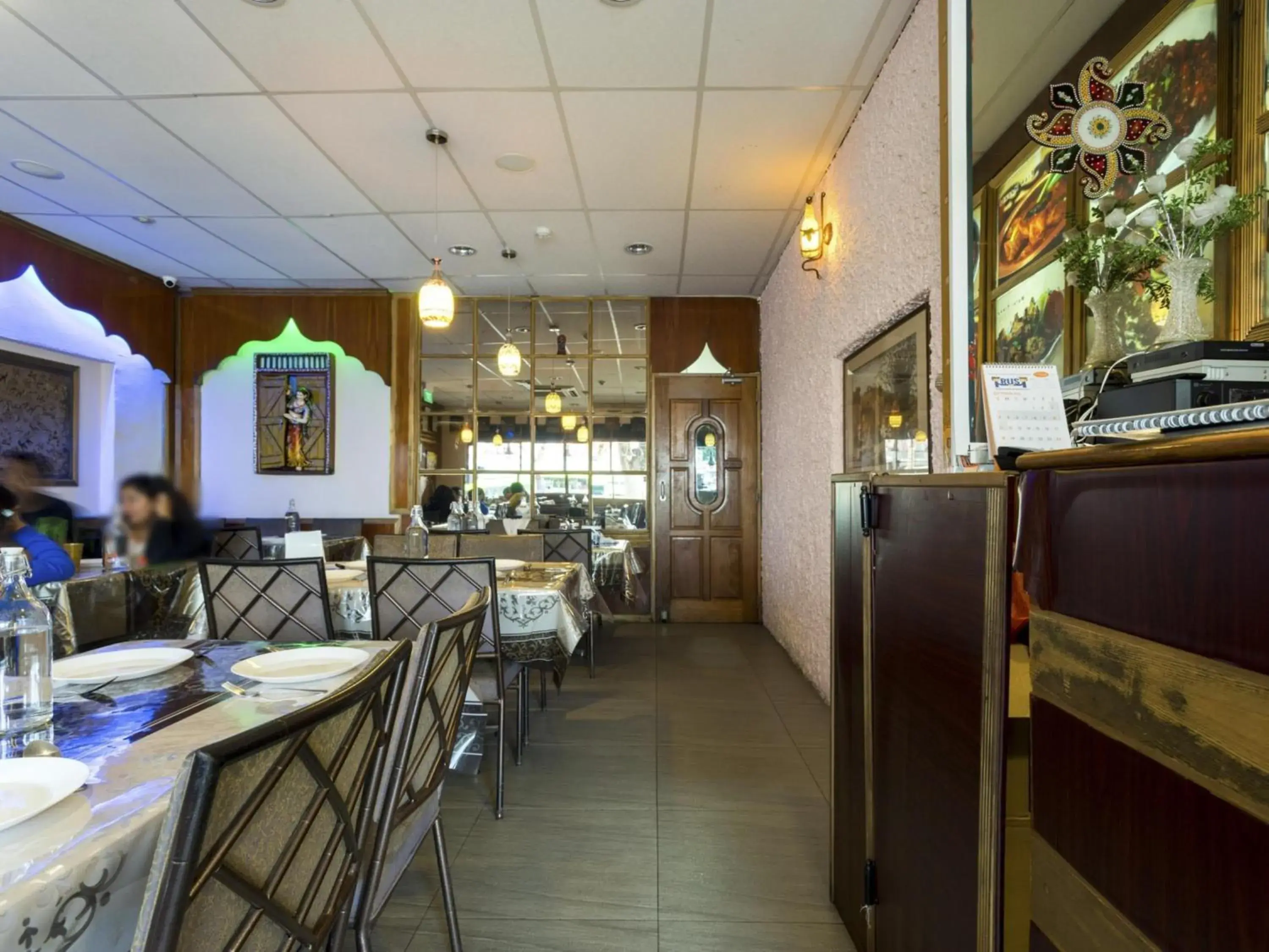 Restaurant/places to eat in L Hotel at Broadway Restaurant/places to eat in L Hotel at Broadway