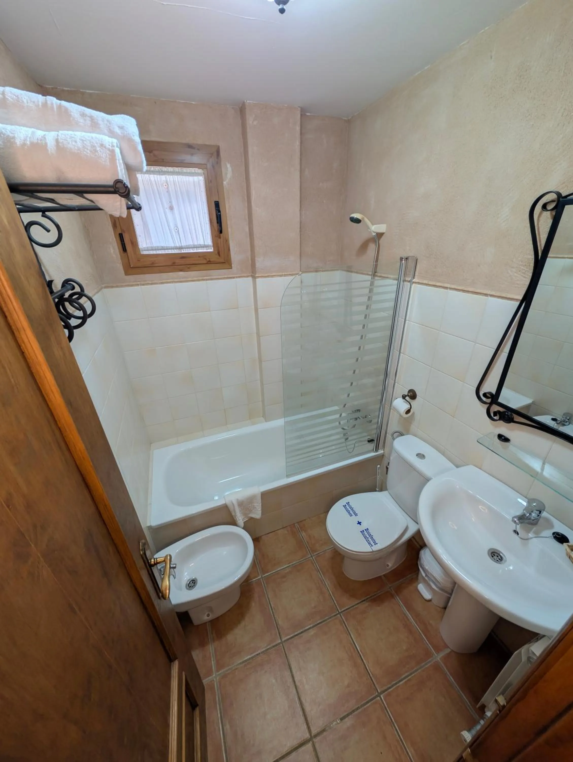 Toilet in Apartamentos Valle del Guadalquivir