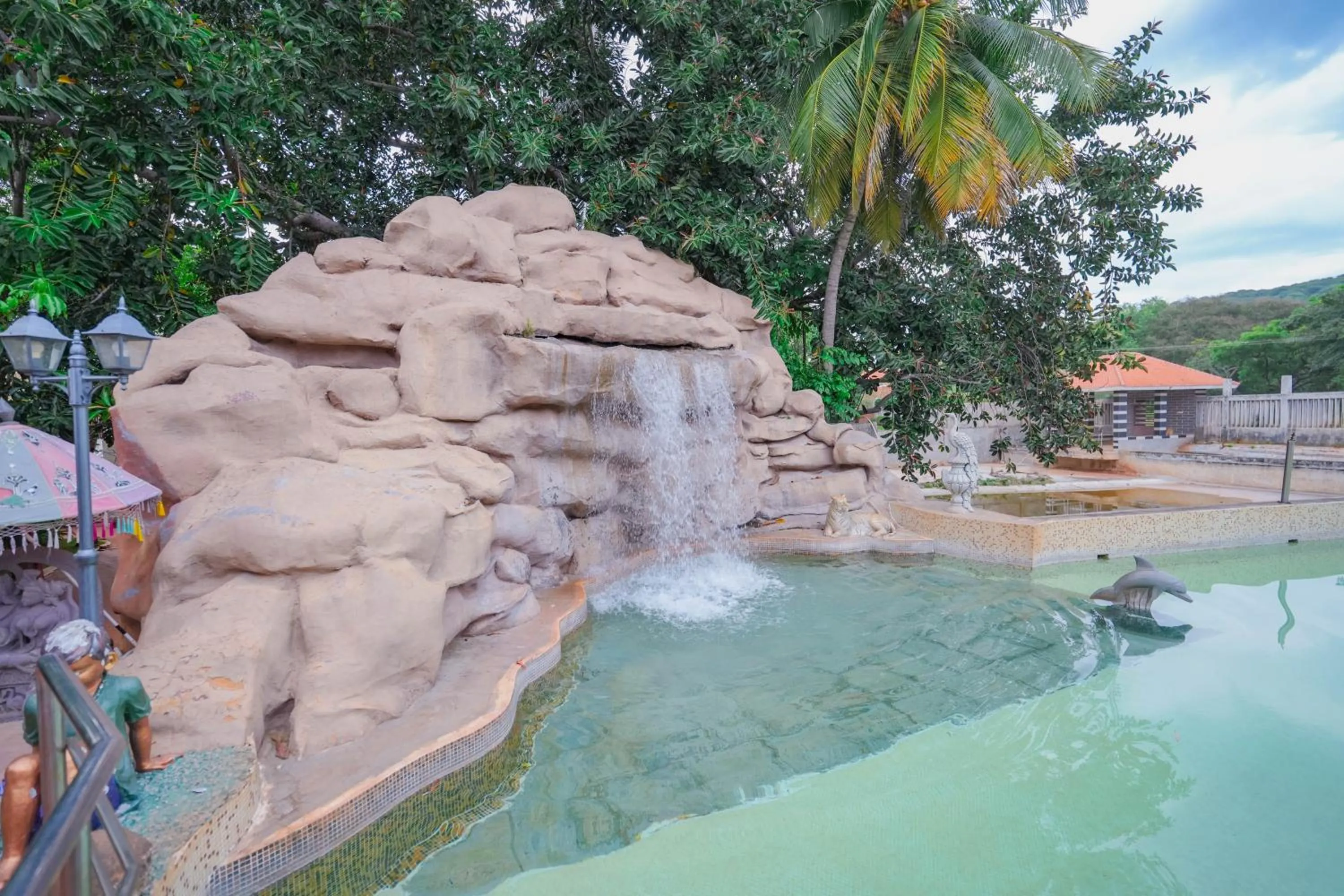 Swimming pool in Mount Retreat Resorts - Madurai